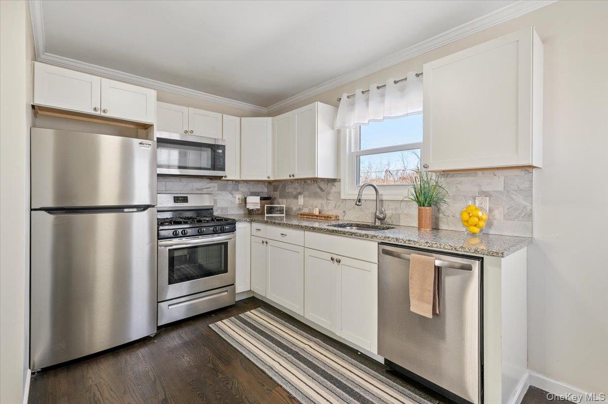 #9 photo, 69 Parkway Boulevard, Wyandanch , NY 11798