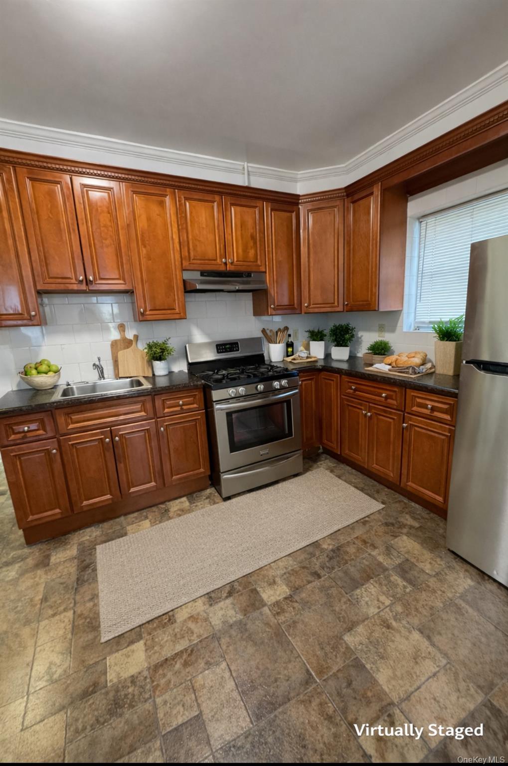 #2 photo, 7027 68th Place, 뉴욕퀸즈 Glendale , NY 11385