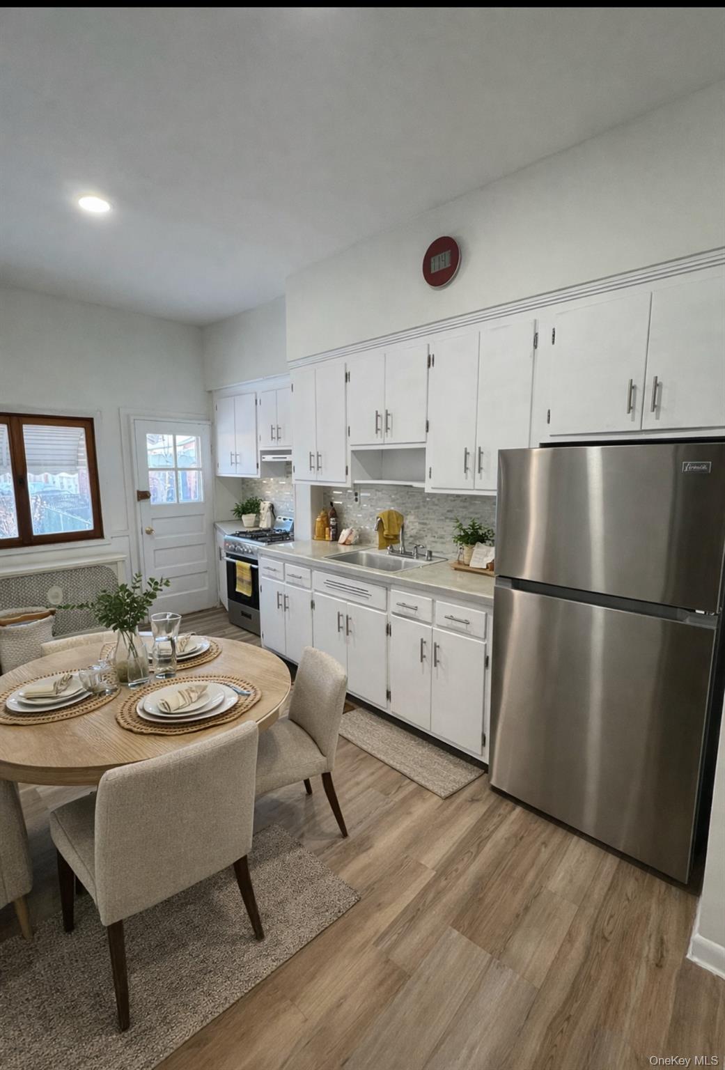 #1 photo, 71-55 71st Place, كوينز Glendale , NY 11385