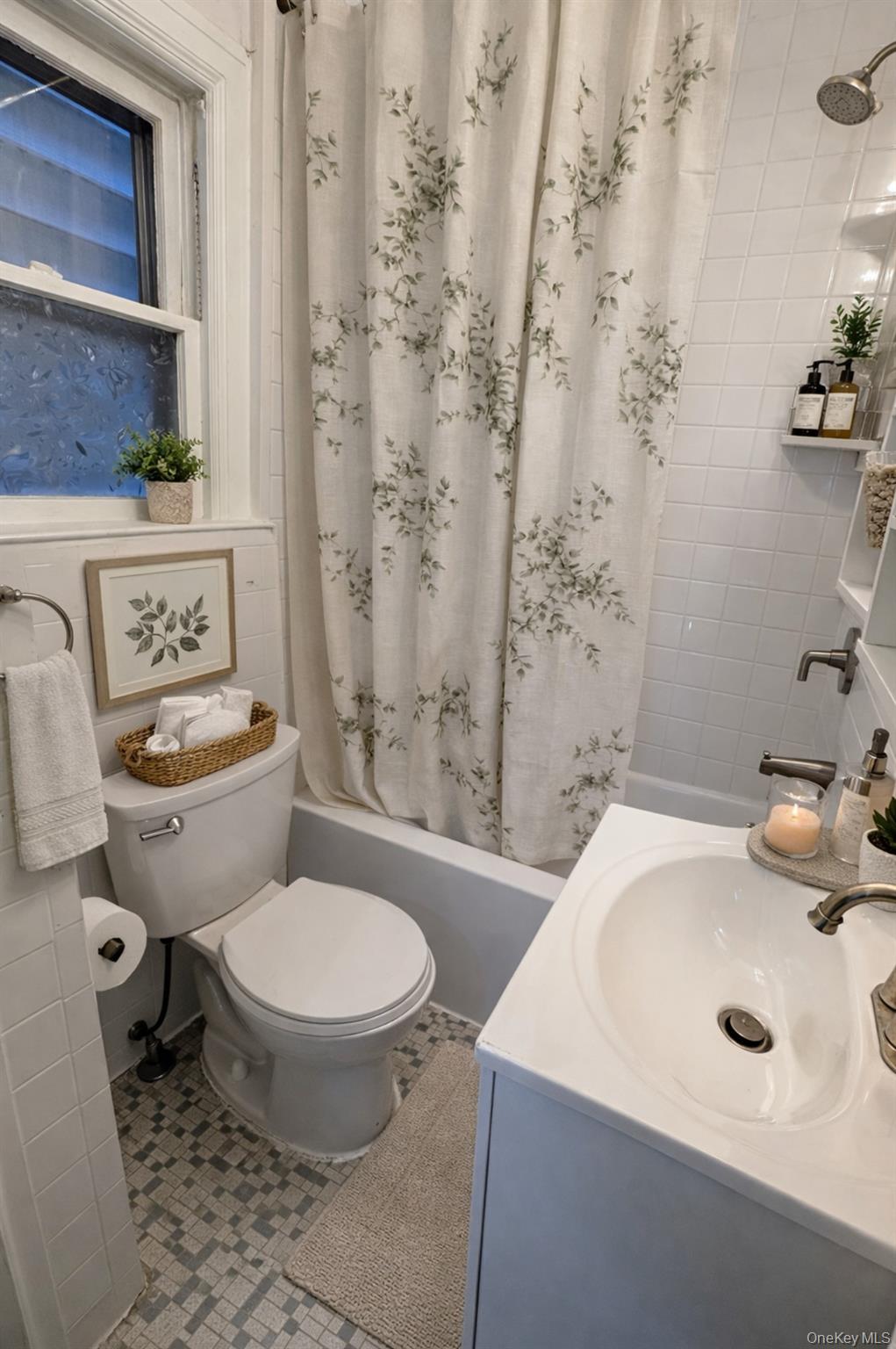 #4 photo, 71-55 71st Place, كوينز Glendale , NY 11385