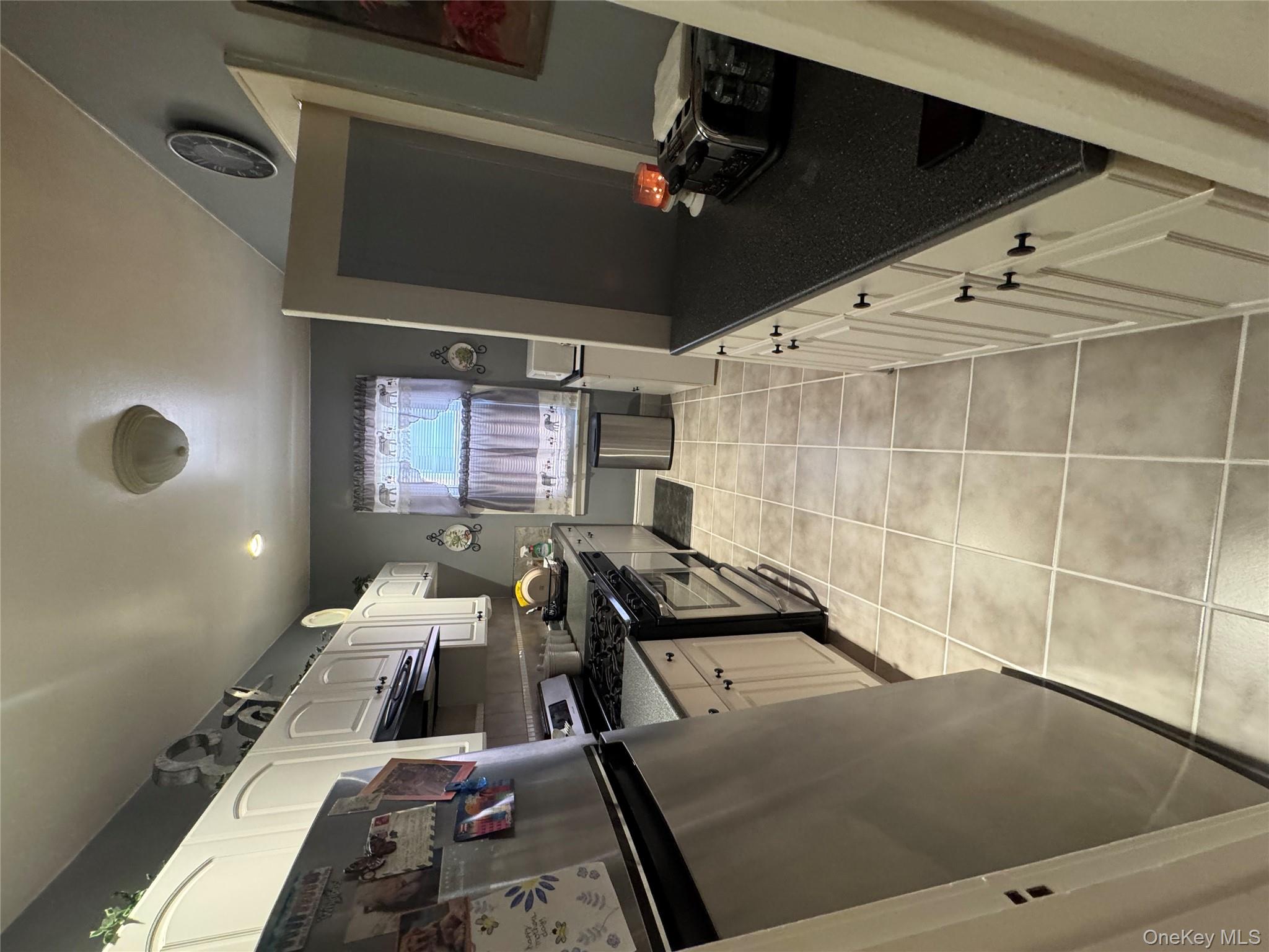 #8 photo, 6922 64th Place, كوينز Ridgewood , NY 11385