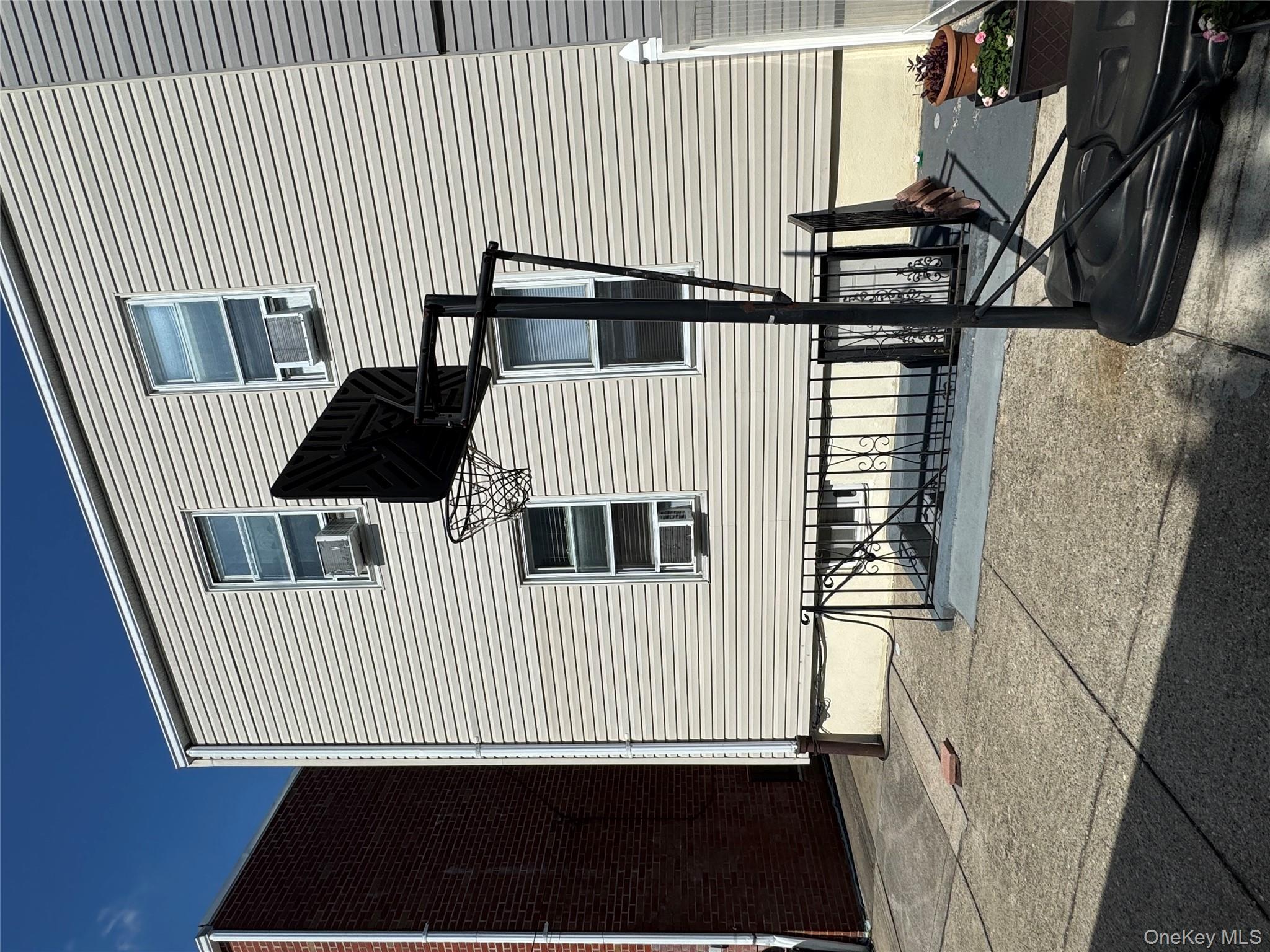 #9 photo, 6922 64th Place, كوينز Ridgewood , NY 11385