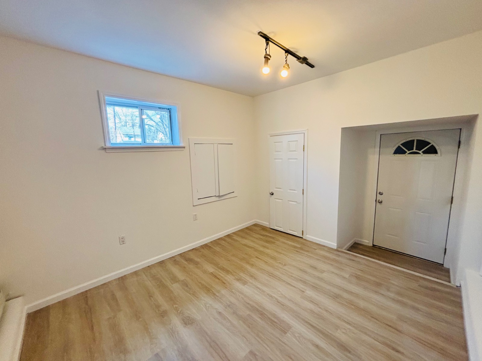 #5 photo, 21 Anstice st, Oyster Bay , NY 11771