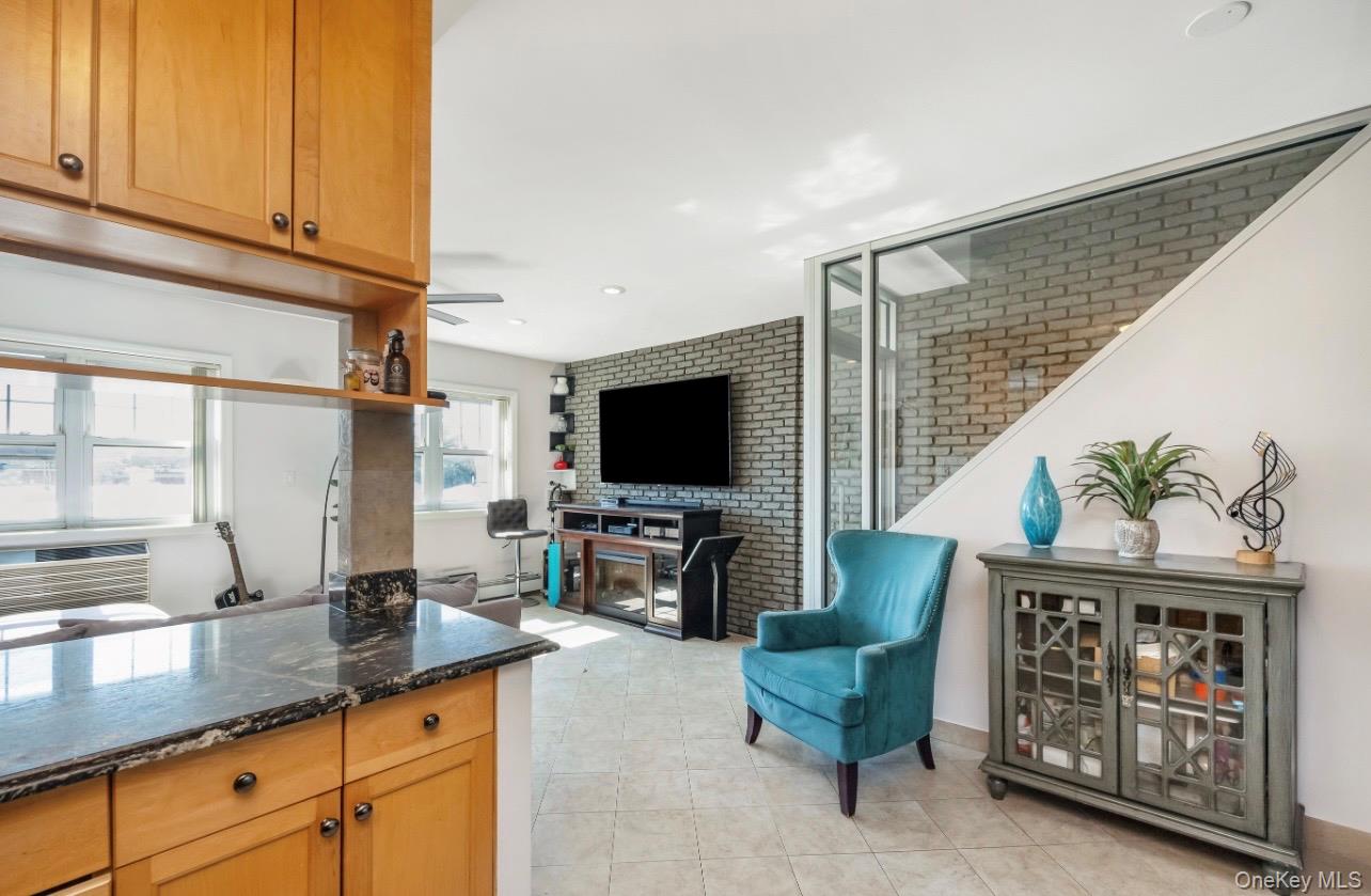 #2 photo, 1155 Welling Court, 뉴욕퀸즈 Astoria , NY 11102