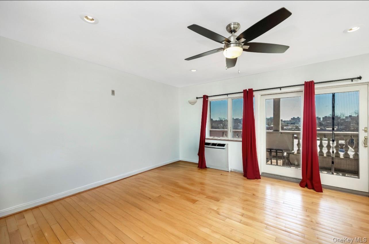 #7 photo, 1155 Welling Court, 뉴욕퀸즈 Astoria , NY 11102