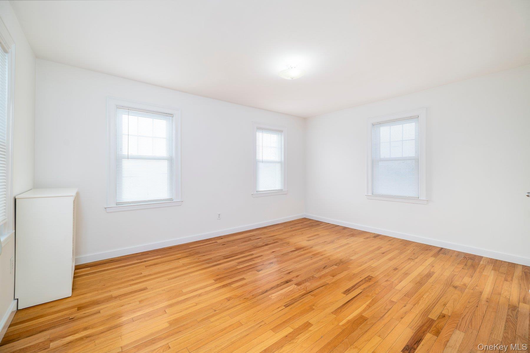 #18 photo, 77 Lawson Avenue, מחוז נסאו East Rockaway , NY 11518