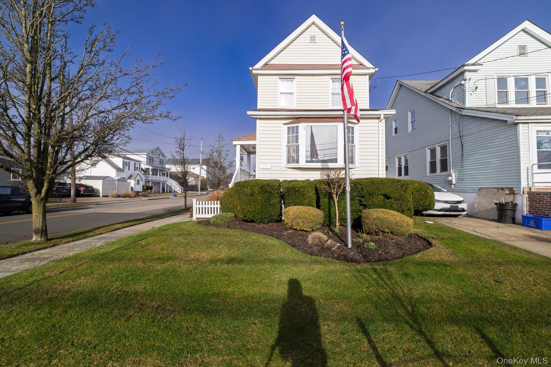 #2 photo, 77 Lawson Avenue, מחוז נסאו East Rockaway , NY 11518