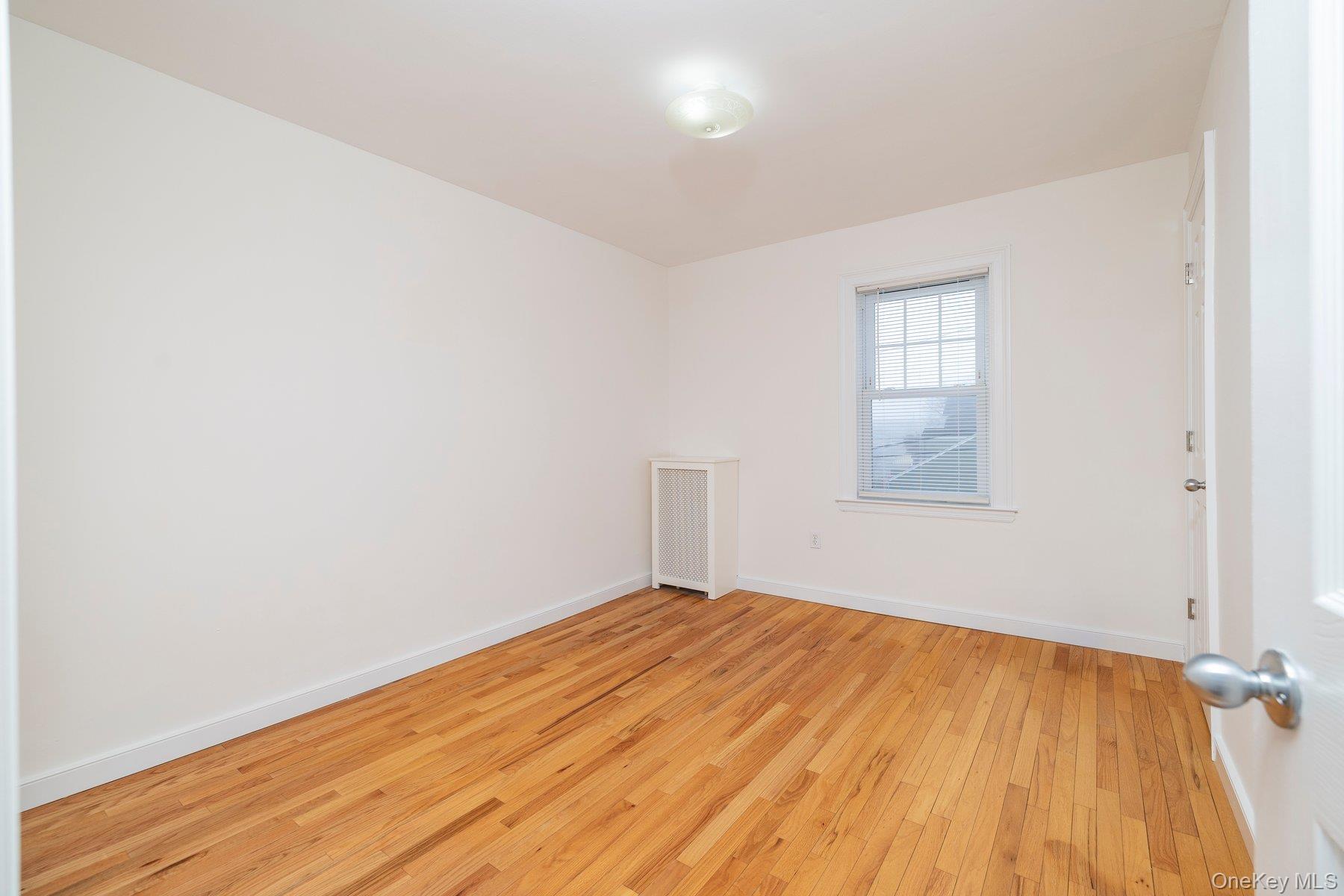 #20 photo, 77 Lawson Avenue, מחוז נסאו East Rockaway , NY 11518