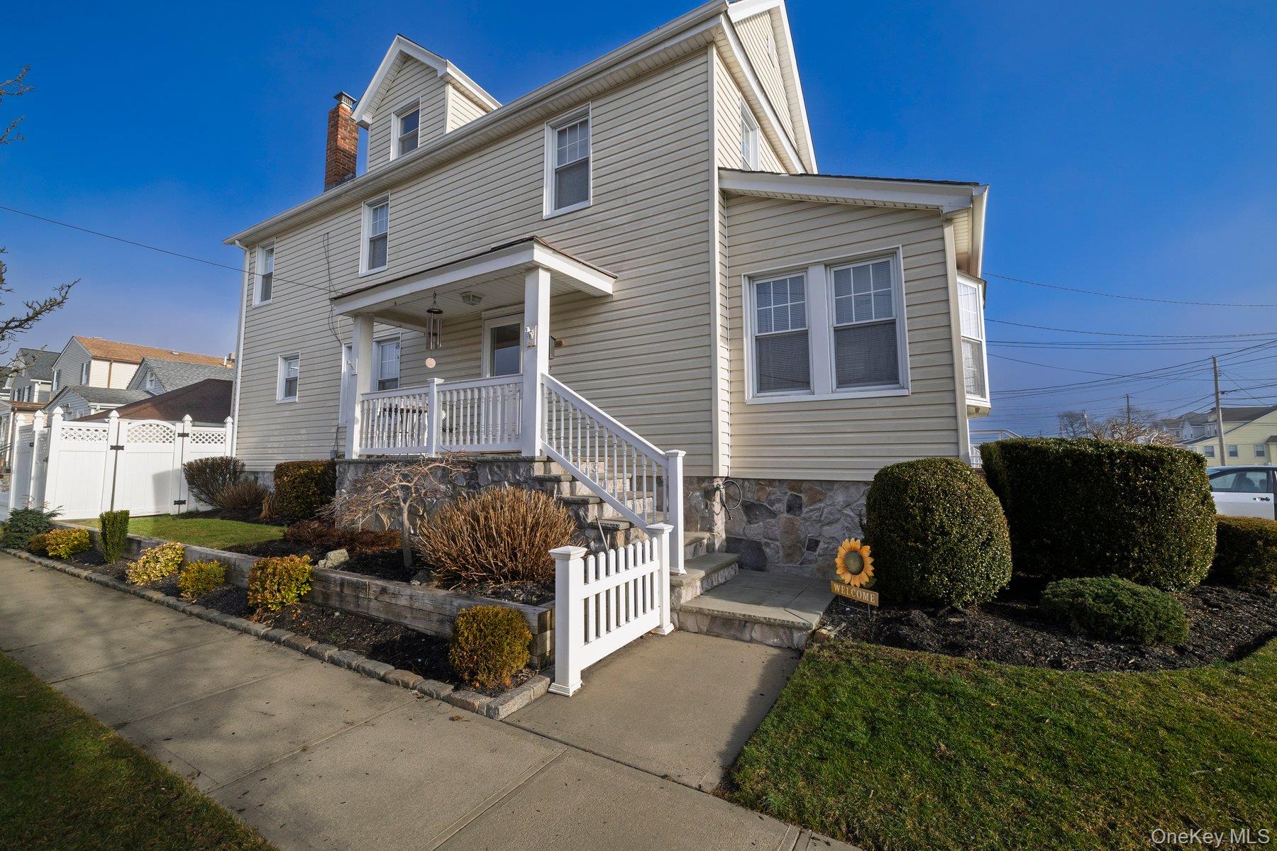 #3 photo, 77 Lawson Avenue, מחוז נסאו East Rockaway , NY 11518