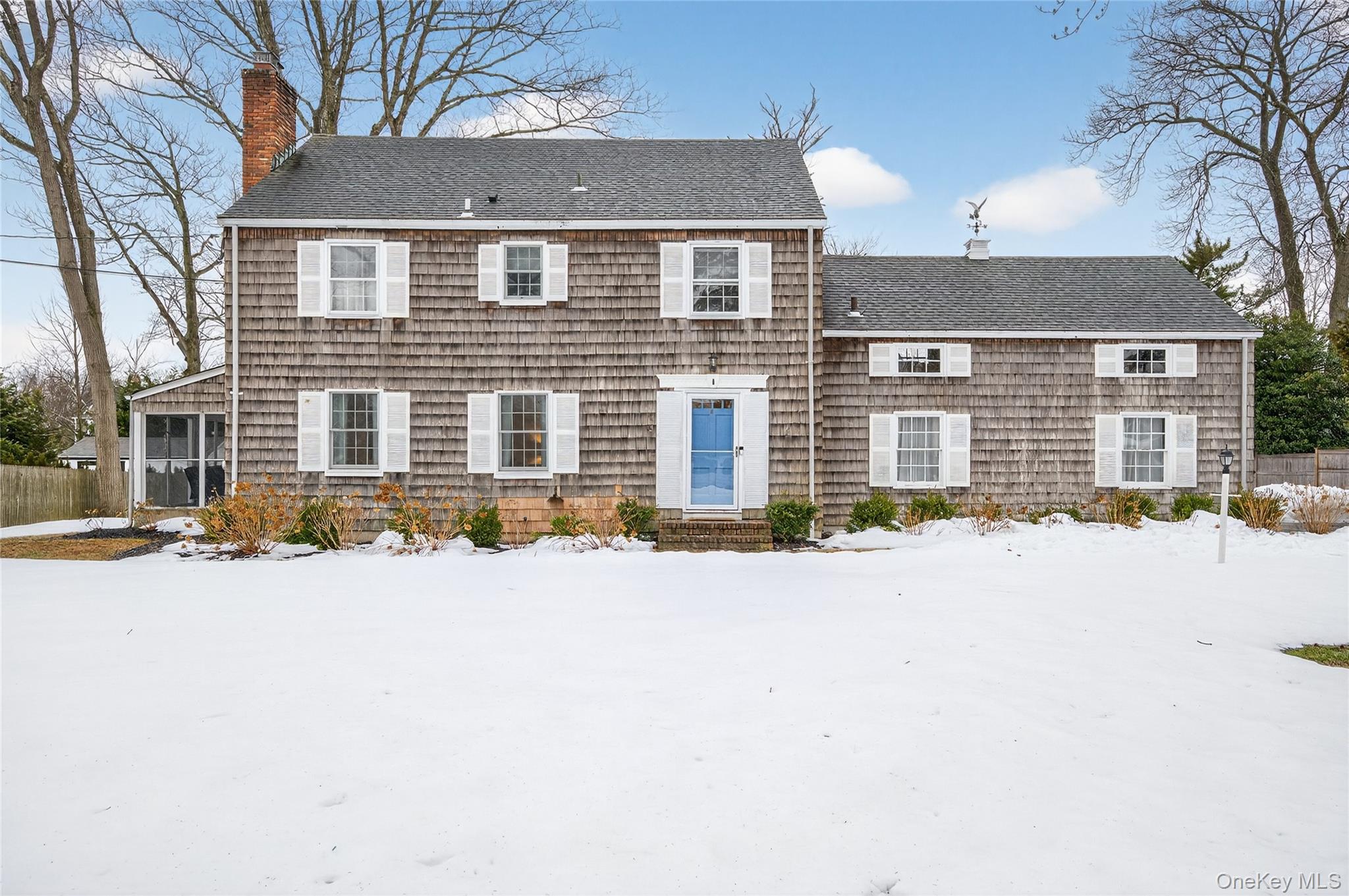 #1 photo, 4 Colonial Court, سوفولك Bay Shore , NY 11706