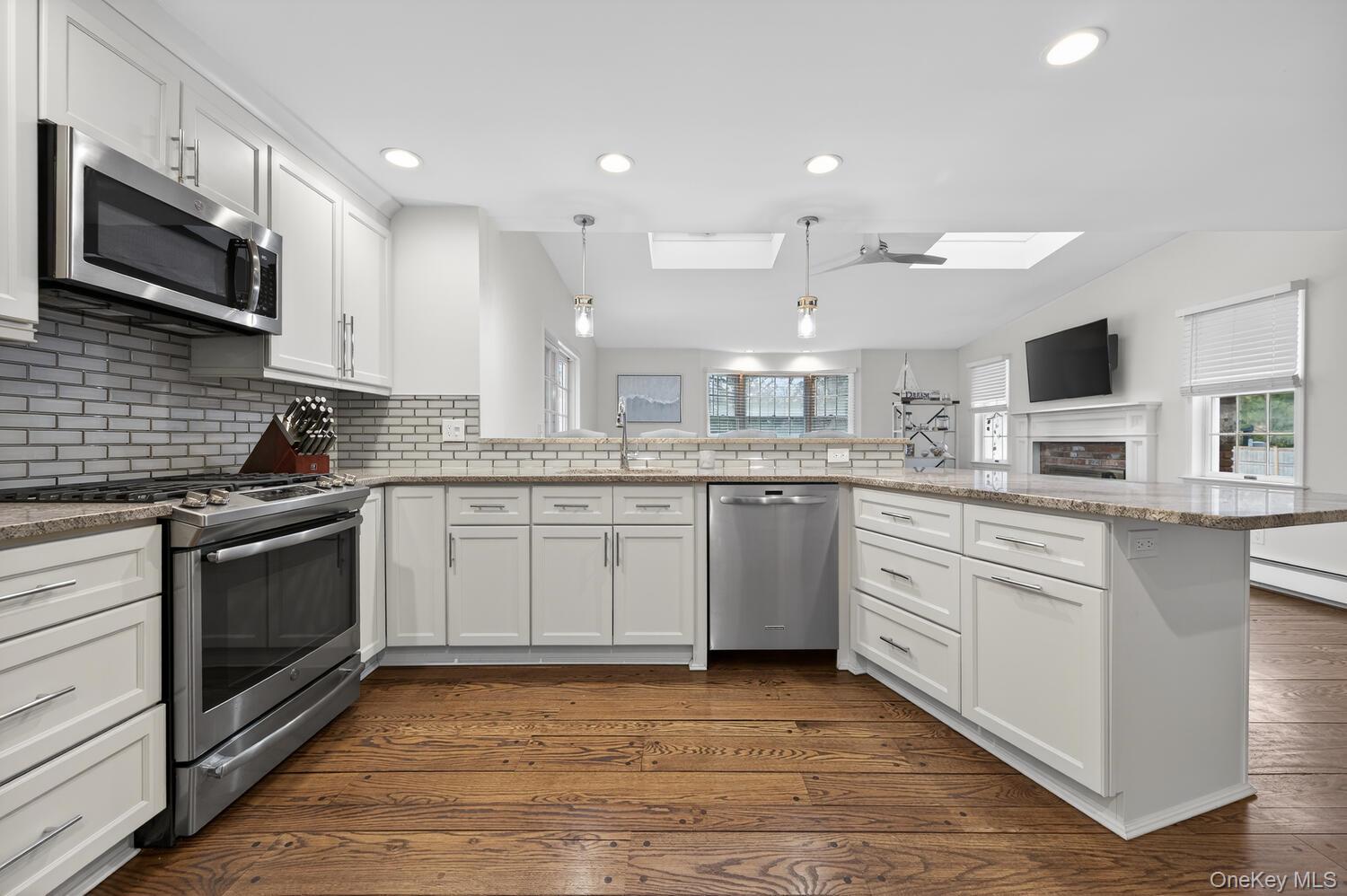 #10 photo, 4 Colonial Court, سوفولك Bay Shore , NY 11706