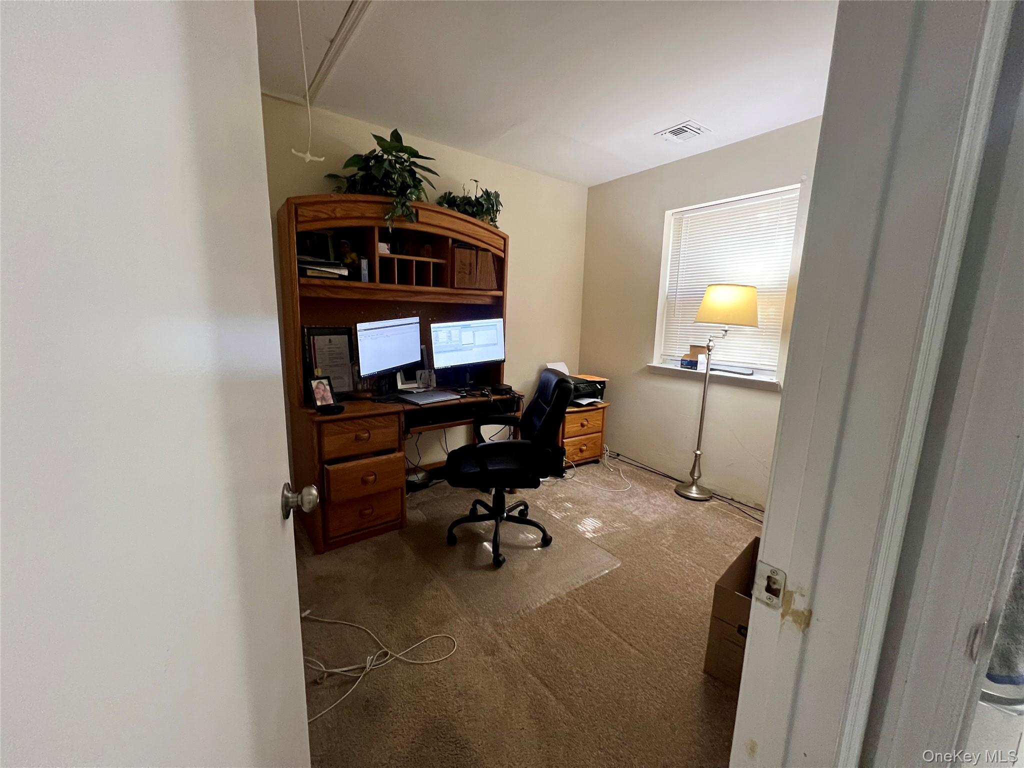 #8 photo, 10 Rutland Road, سوفولك Mastic , NY 11950