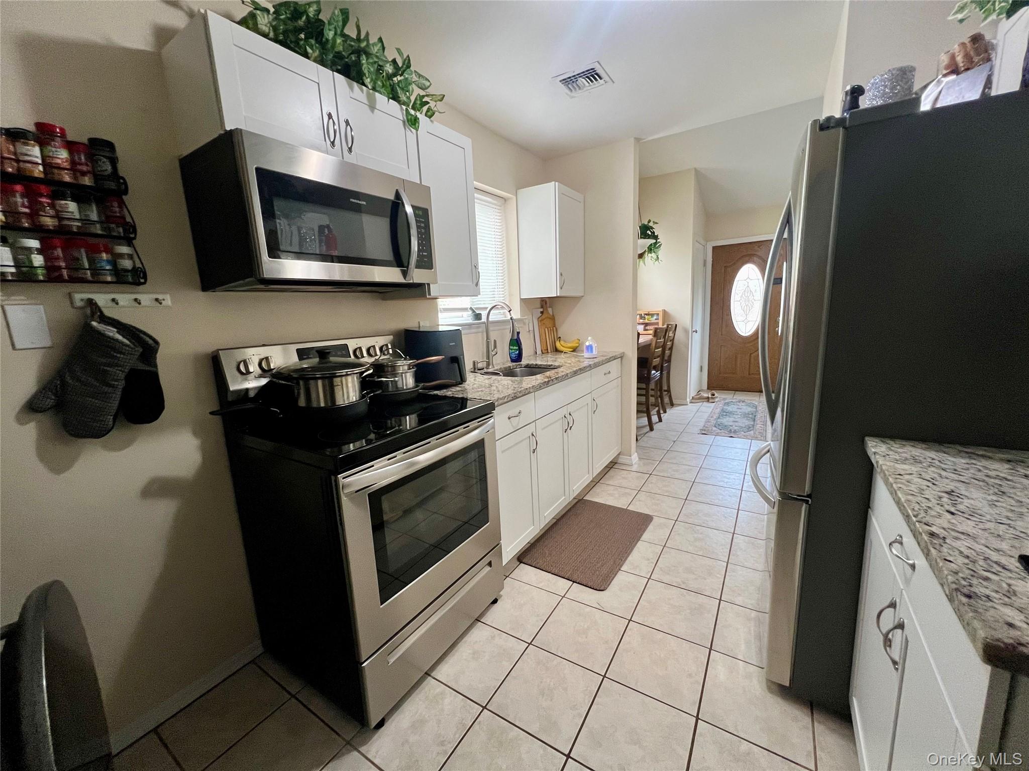 #9 photo, 10 Rutland Road, سوفولك Mastic , NY 11950