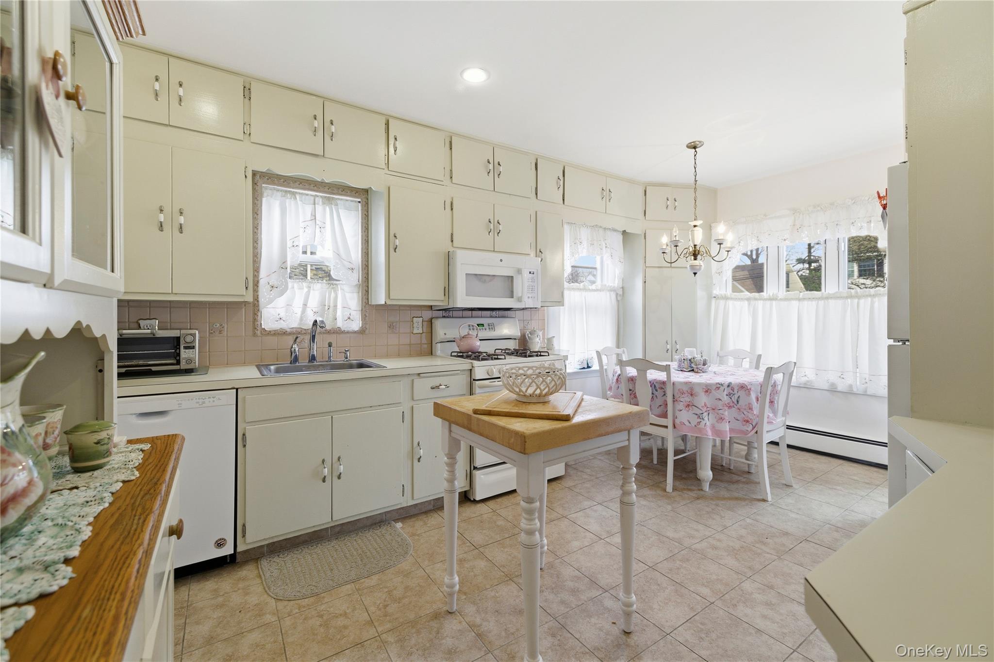 #19 photo, 93 Kenneth Place, 長島 New Hyde Park , NY 11040