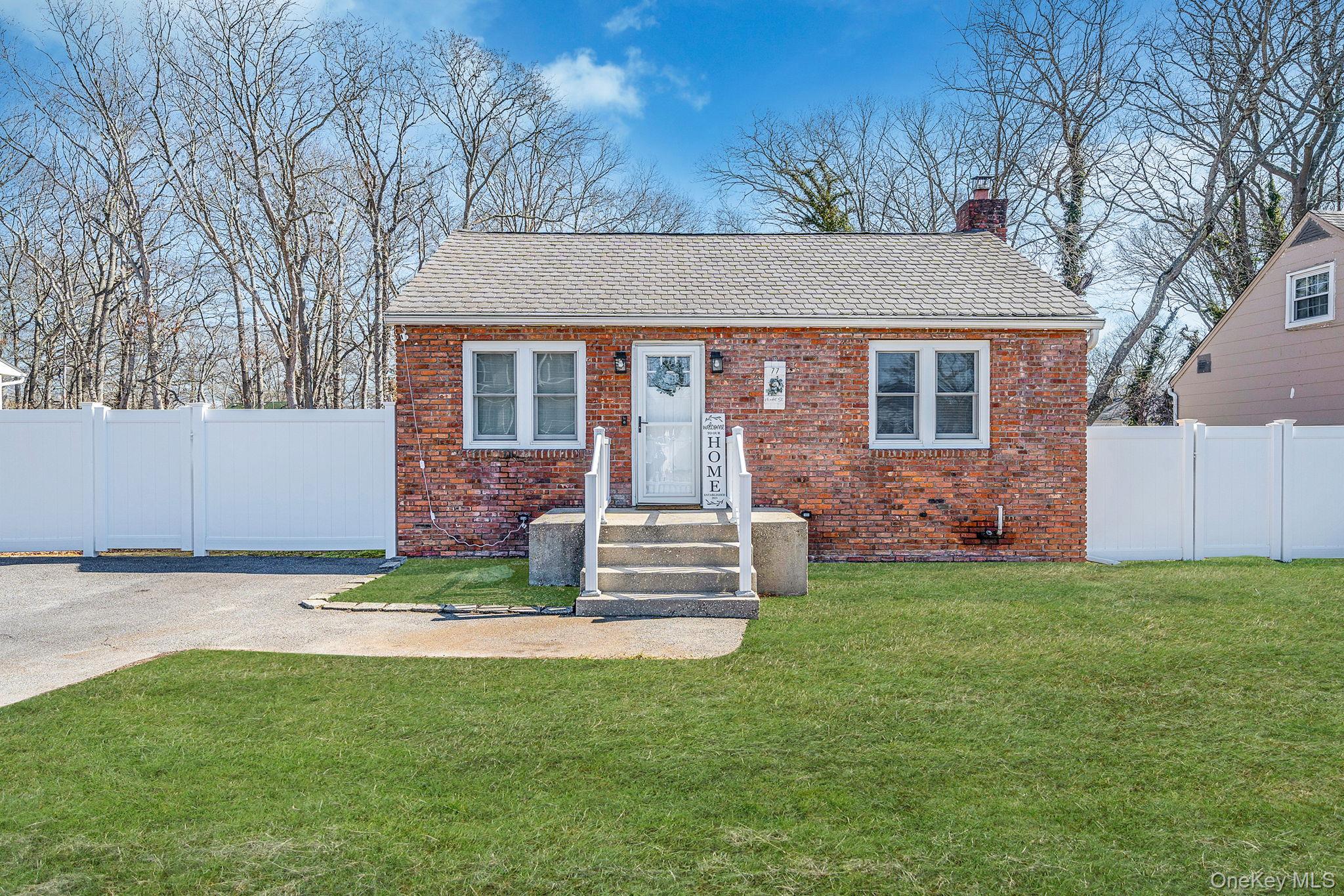 #1 photo, 77 Market Street, سوفولك Mastic Beach , NY 11951