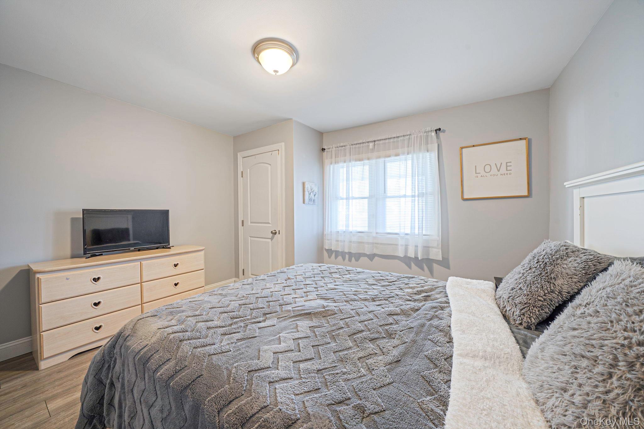 #14 photo, 77 Market Street, سوفولك Mastic Beach , NY 11951