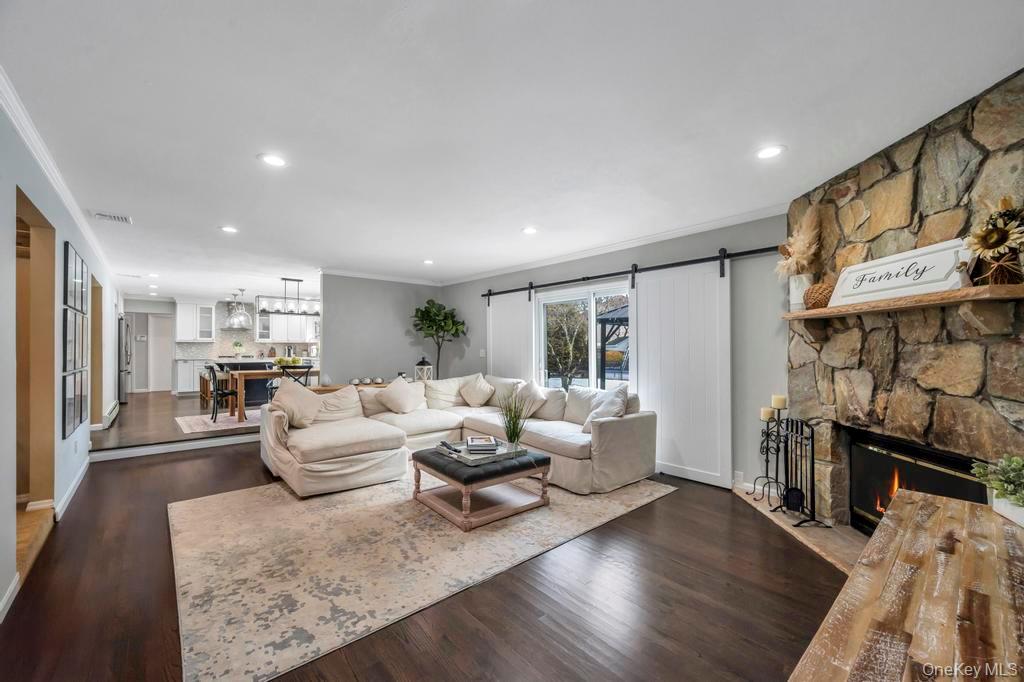 #12 photo, 4 Long Meadow Road, מחוז סאפוק Commack , NY 11725