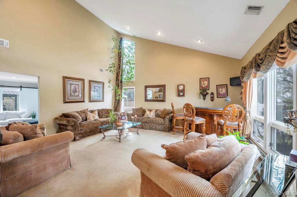 #7 photo, 4 Long Meadow Road, מחוז סאפוק Commack , NY 11725