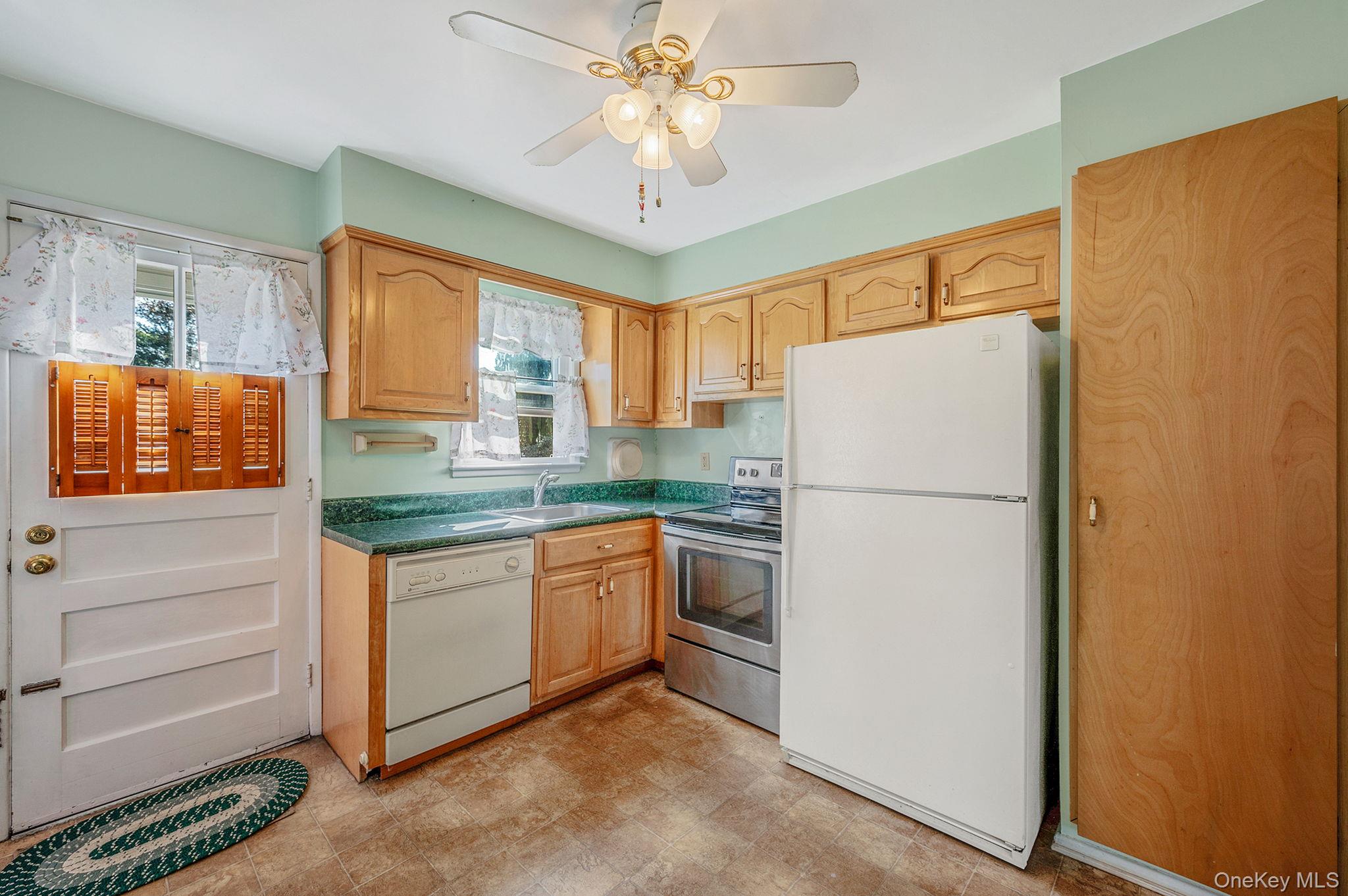 #12 photo, 1826 Camp Avenue, 長島 Merrick , NY 11566