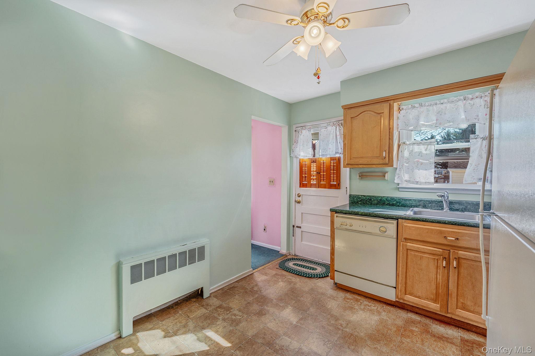 #13 photo, 1826 Camp Avenue, 長島 Merrick , NY 11566