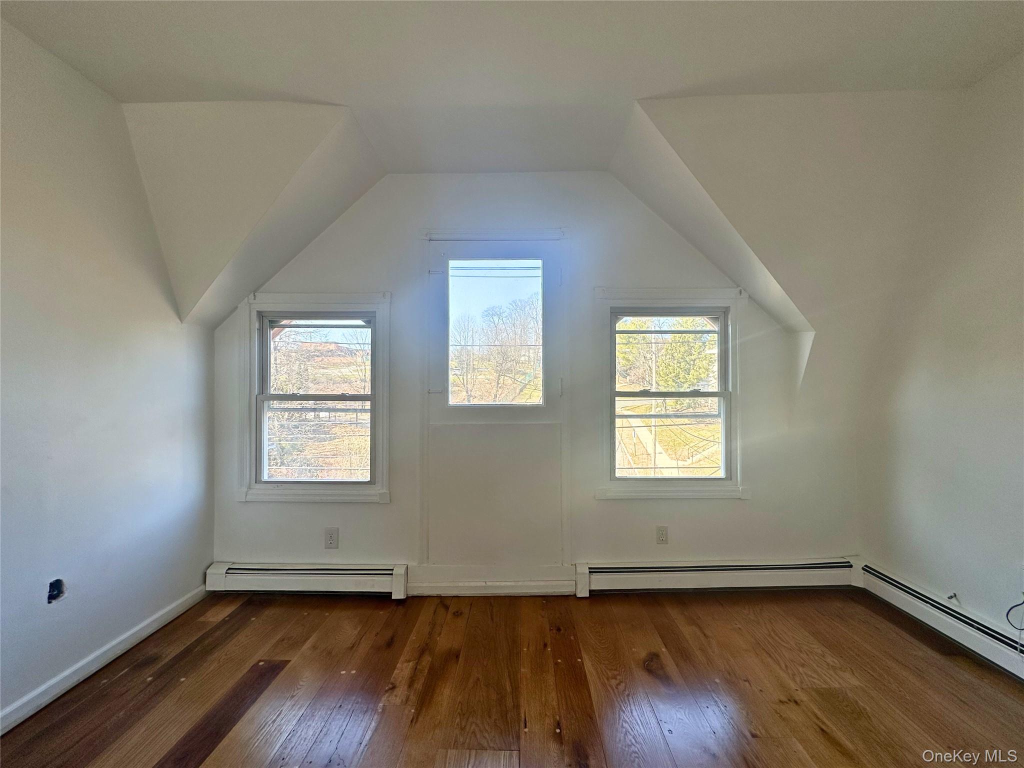 #11 photo, 498 Liberty Street, 뉴욕주 Newburgh , NY 12550