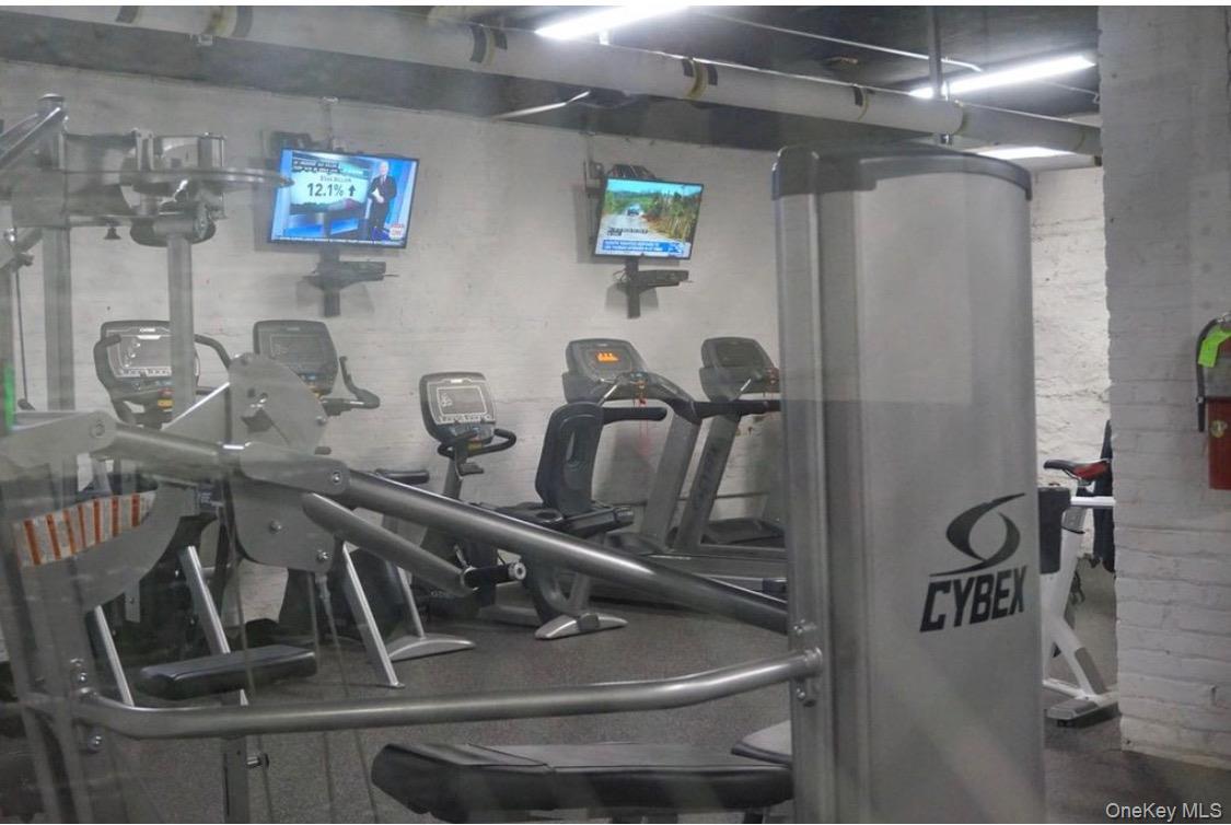 #10 photo, 2187 Holland Avenue, برونكس Bronx , NY 10462