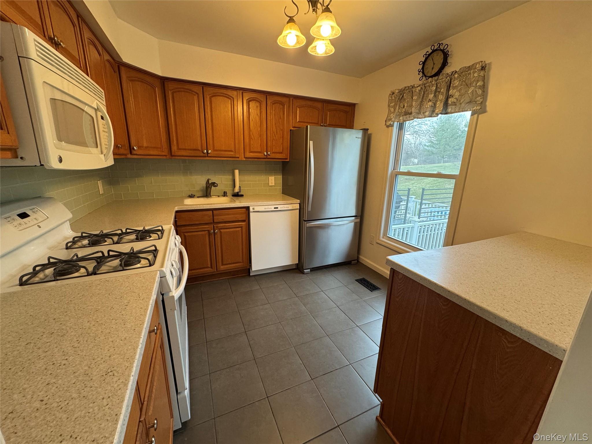 #2 photo, 15 Helen Court, 紐約州 Beacon , NY 12508