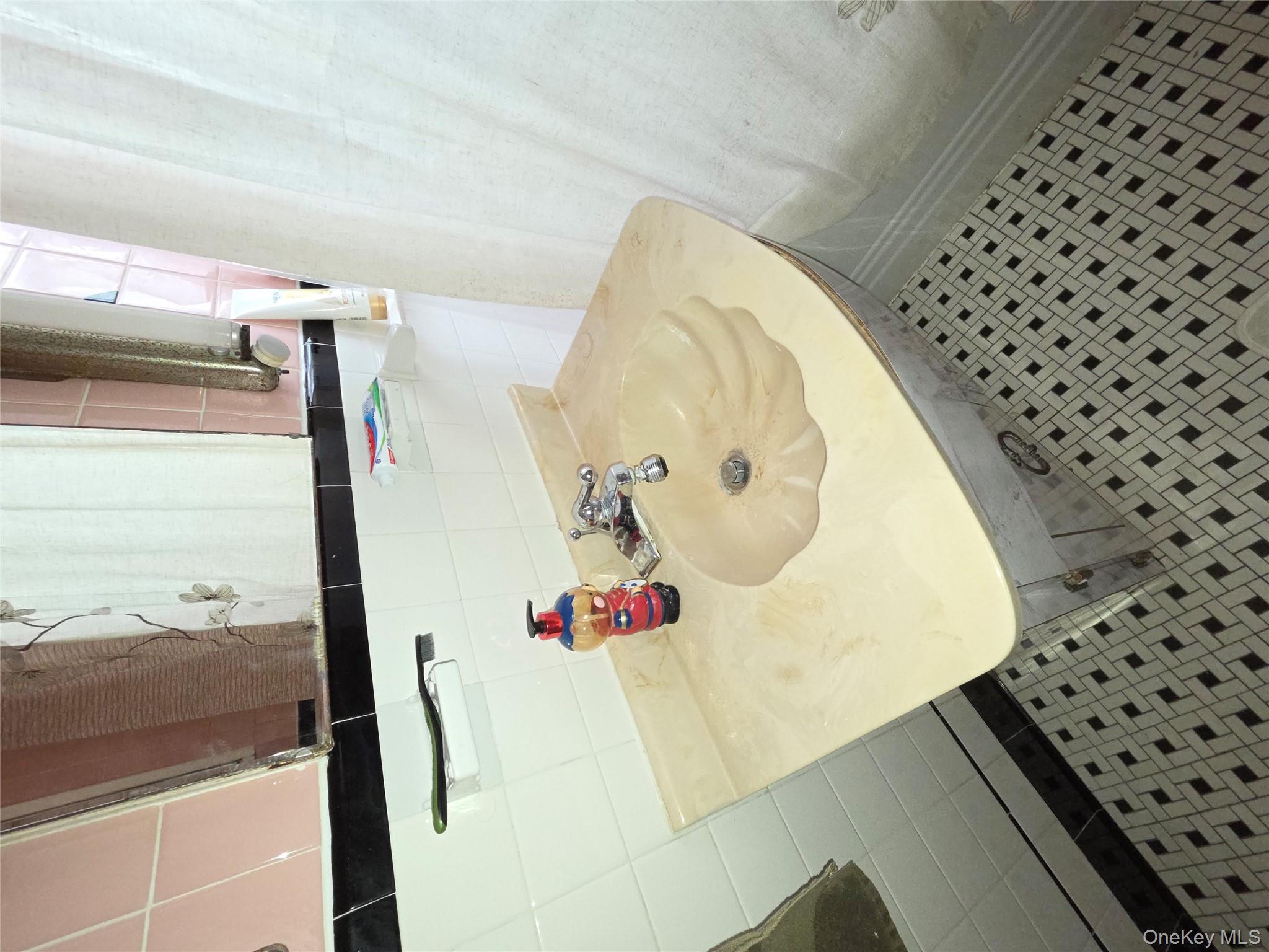 #15 photo, 208 S Grand Avenue, Poughkeepsie , NY 12603