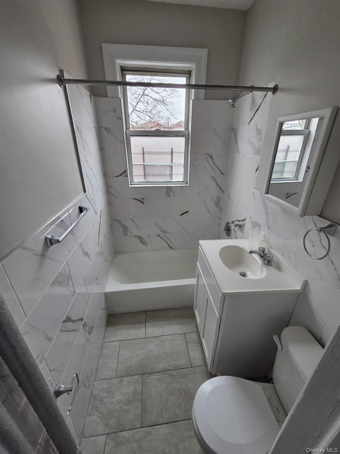 #11 photo, 932 E 215TH ST, برونكس Bronx , NY 10469