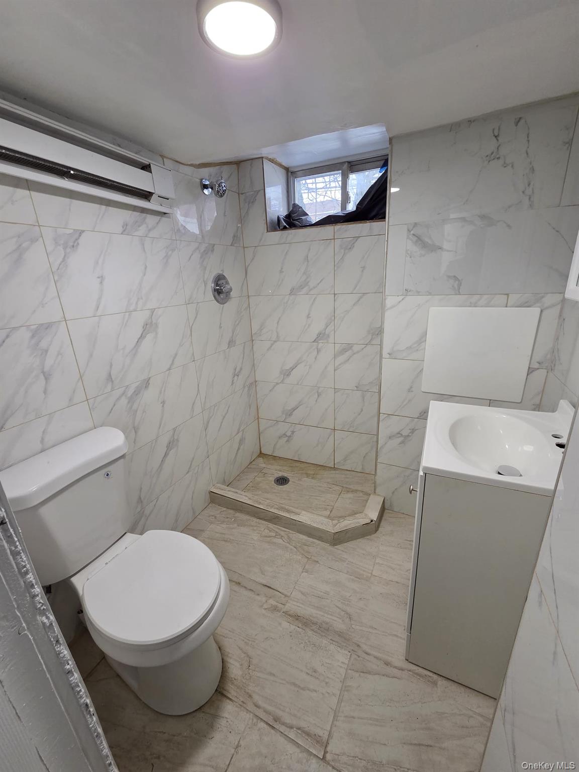 #18 photo, 932 E 215TH ST, برونكس Bronx , NY 10469