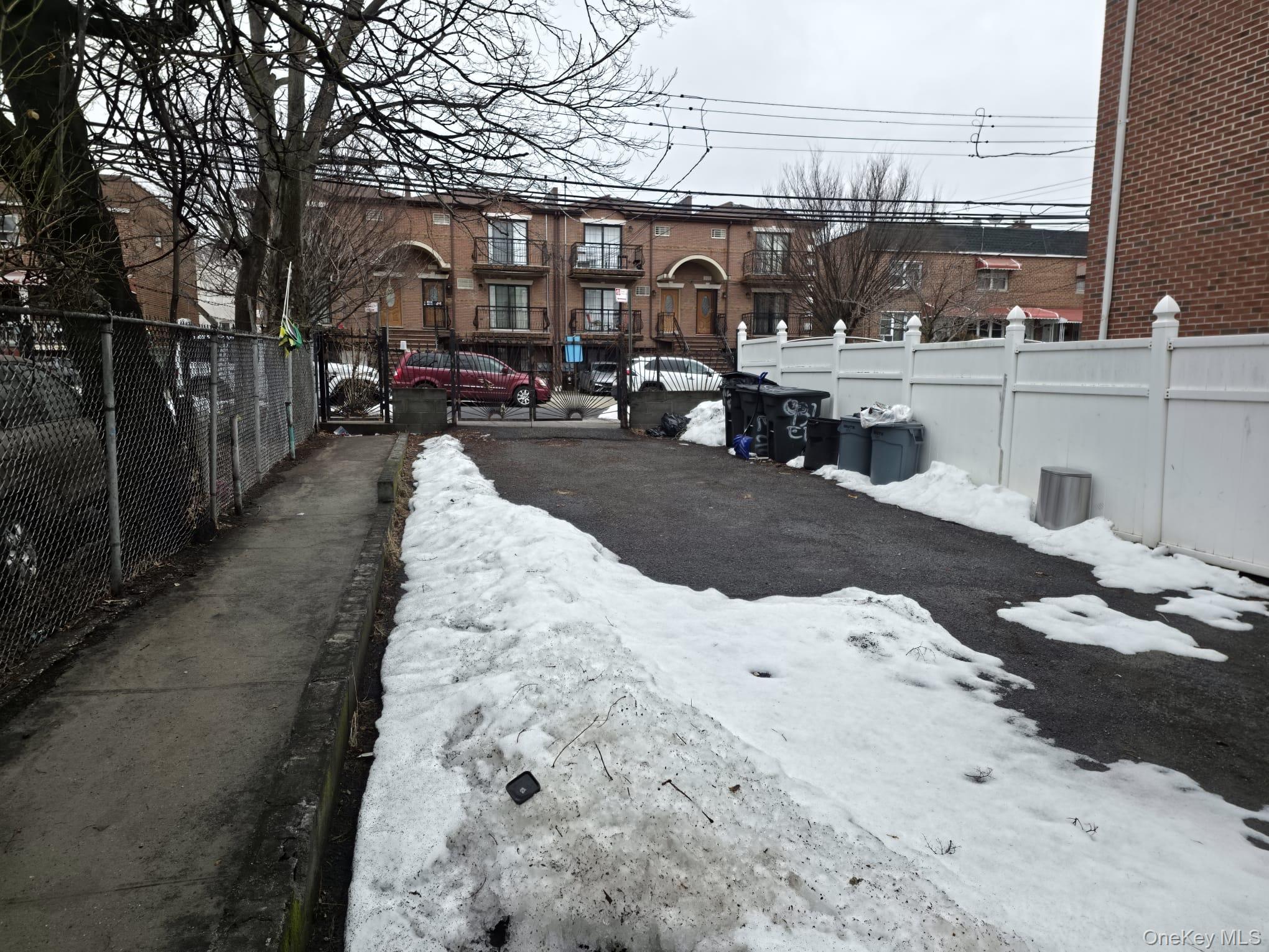 #2 photo, 932 E 215TH ST, برونكس Bronx , NY 10469