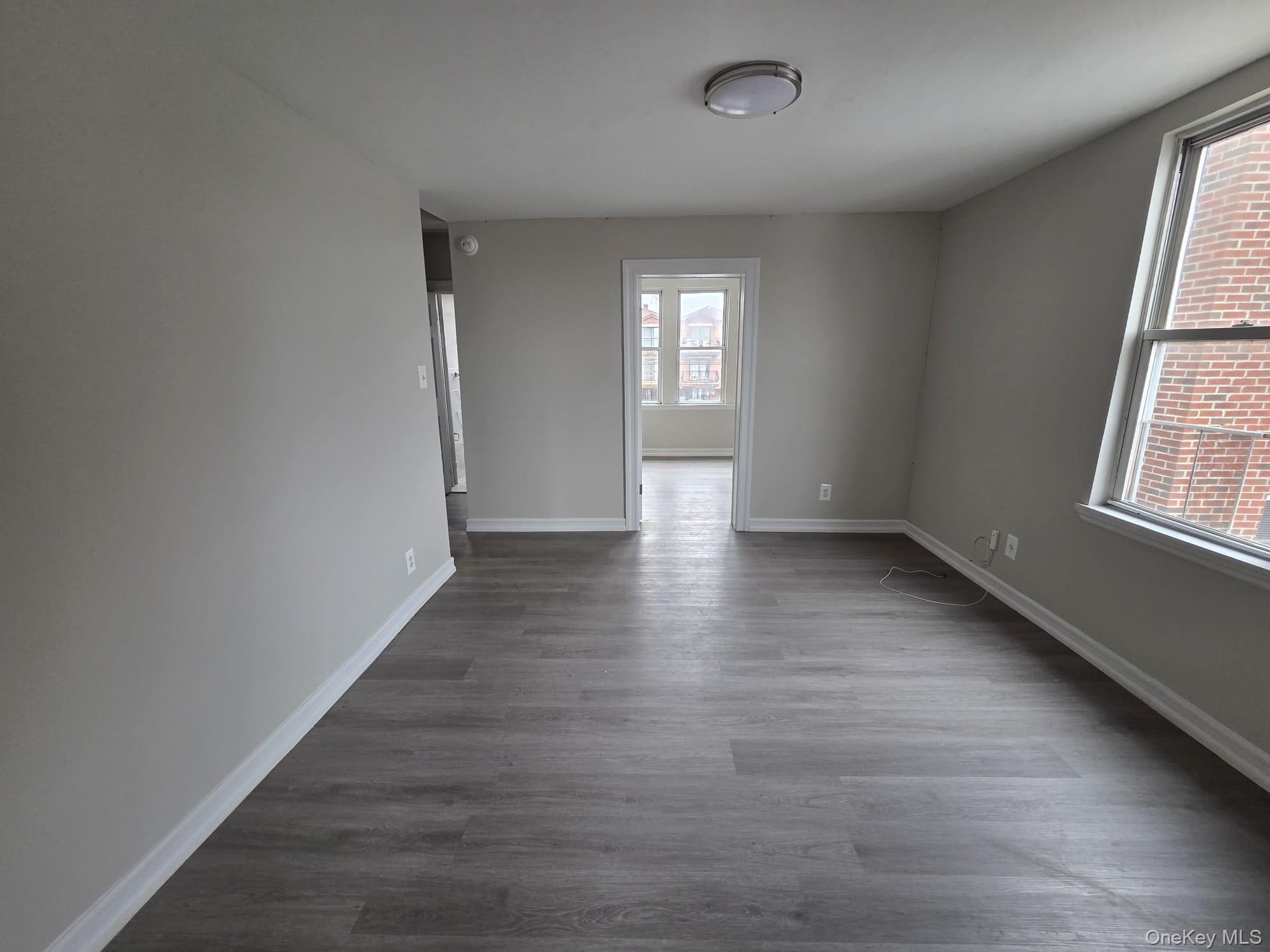 #6 photo, 932 E 215TH ST, برونكس Bronx , NY 10469