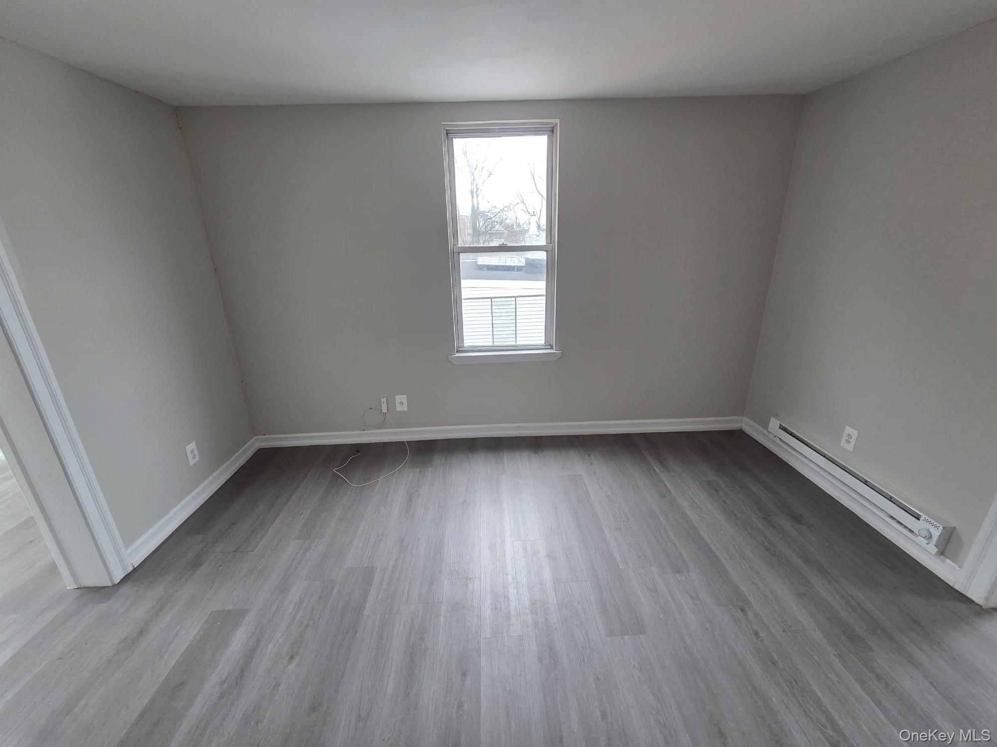 #8 photo, 932 E 215TH ST, برونكس Bronx , NY 10469