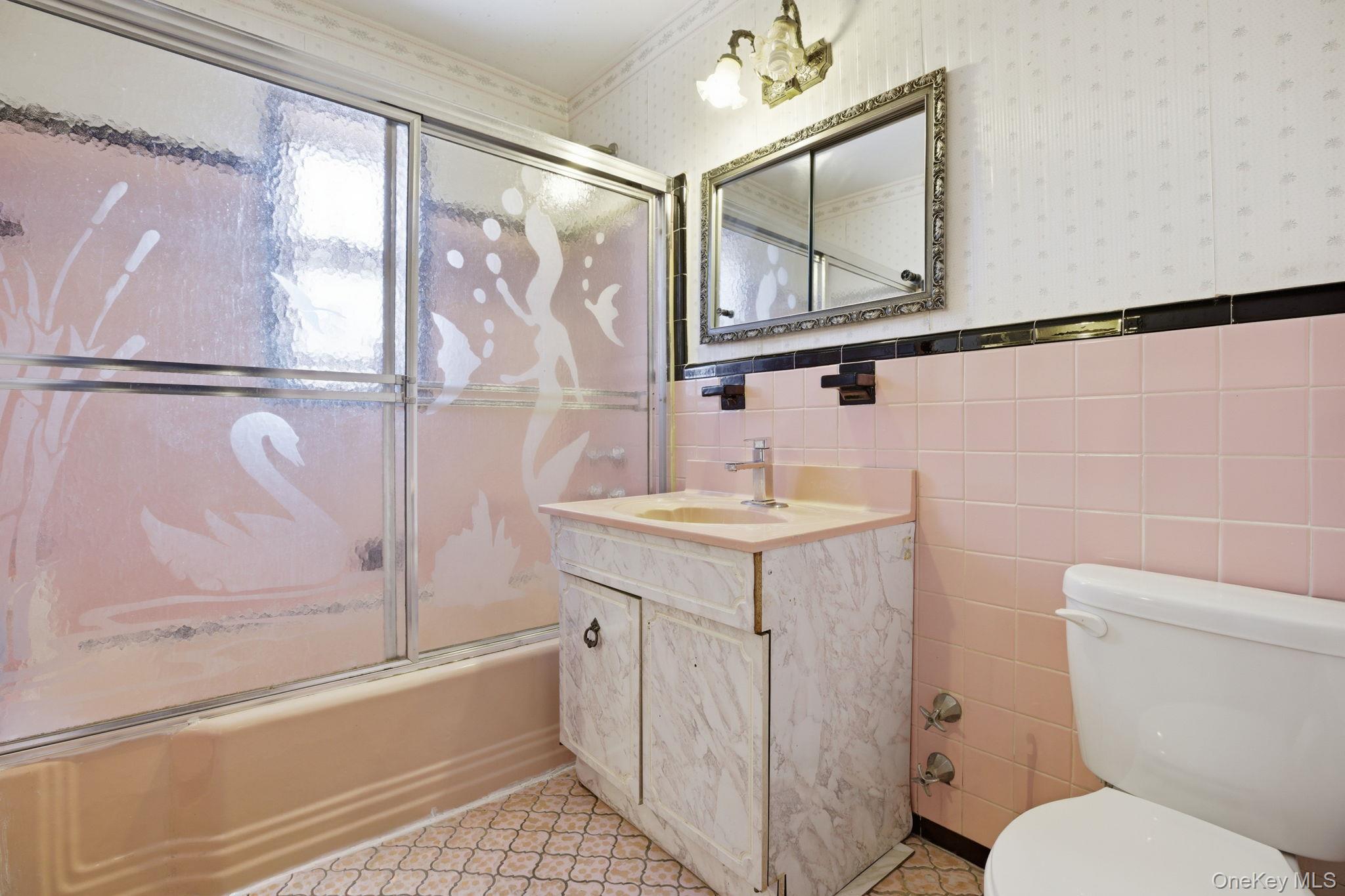 #11 photo, 2530 Bronxwood Avenue, Bronx , NY 10469