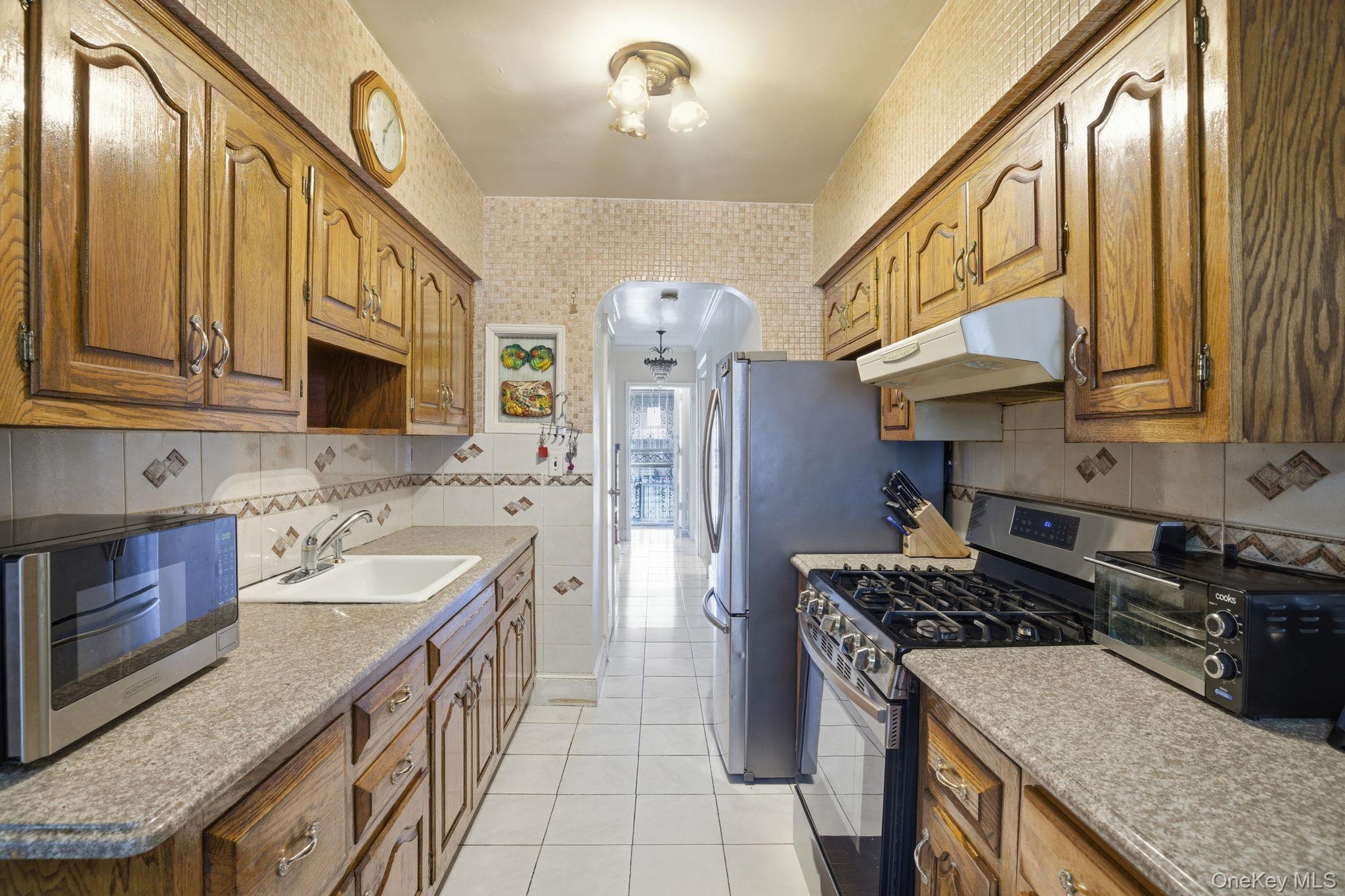 #13 photo, 2530 Bronxwood Avenue, Bronx , NY 10469