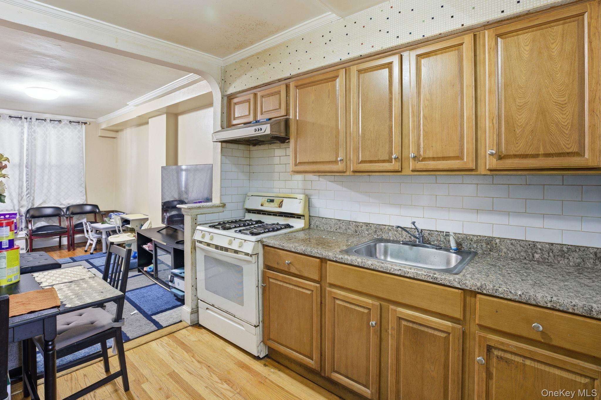 #15 photo, 2530 Bronxwood Avenue, Bronx , NY 10469