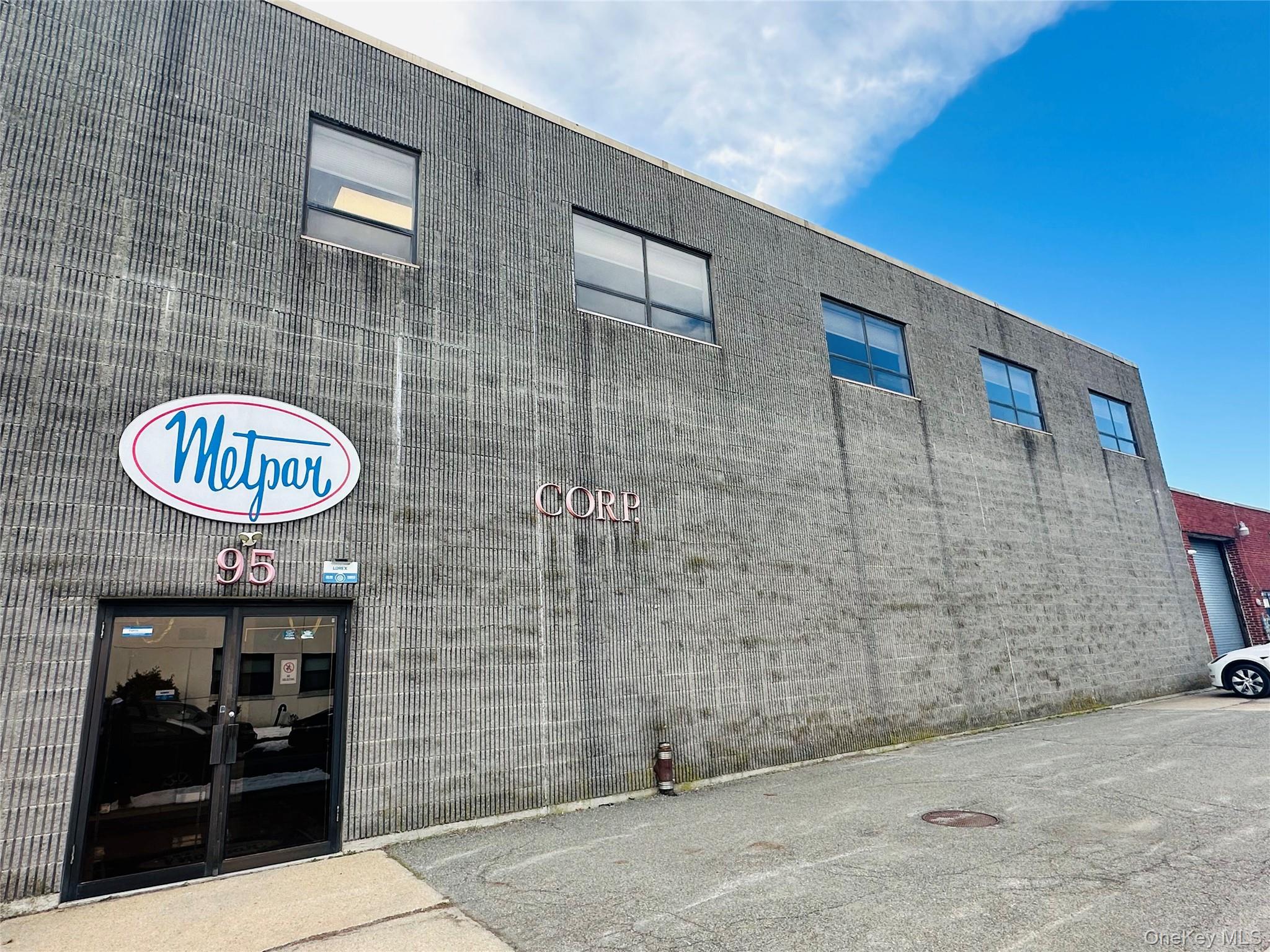 #1 photo, 95 State Street, ناسو Westbury , NY 11590