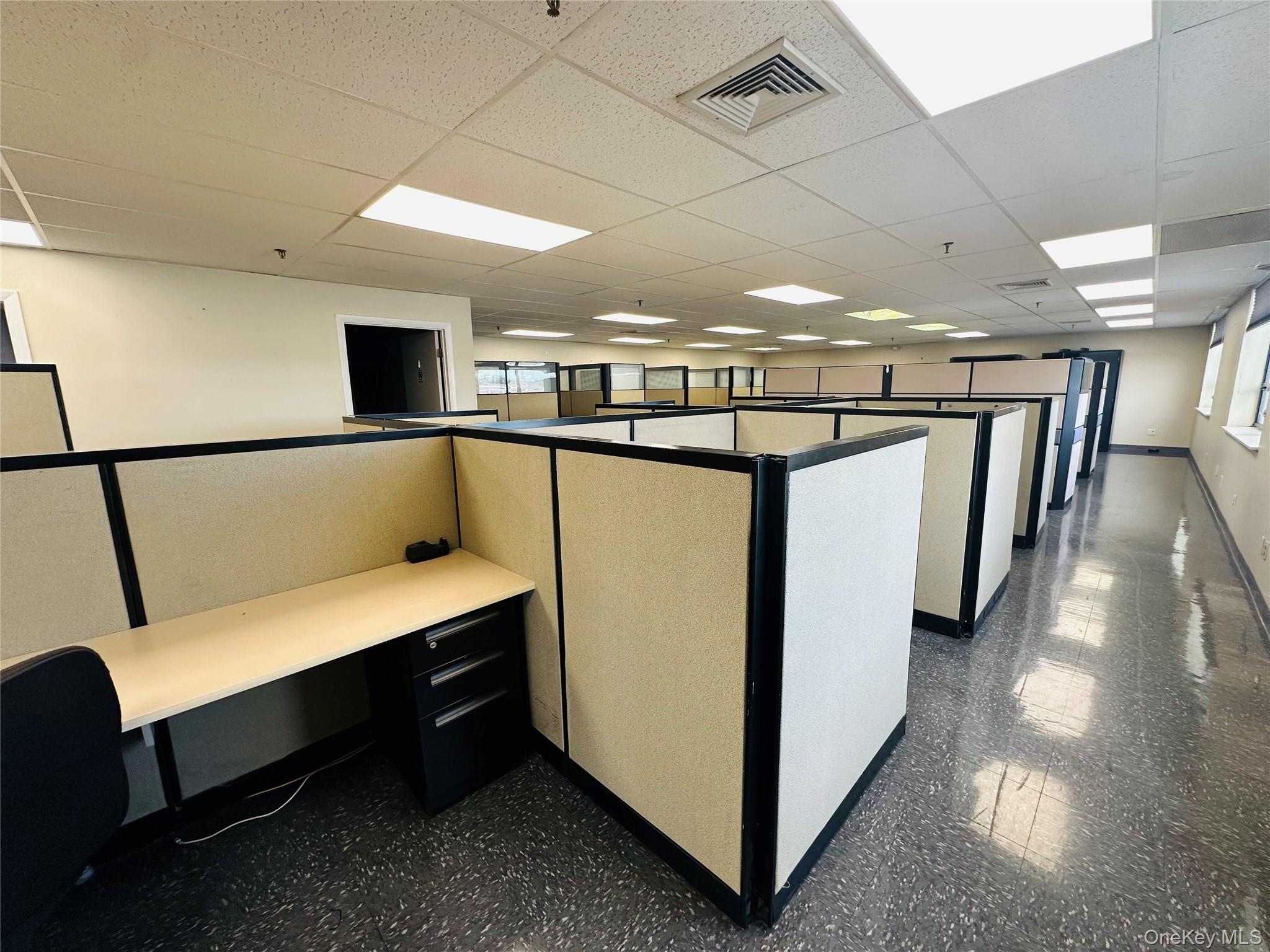 #3 photo, 95 State Street, ناسو Westbury , NY 11590