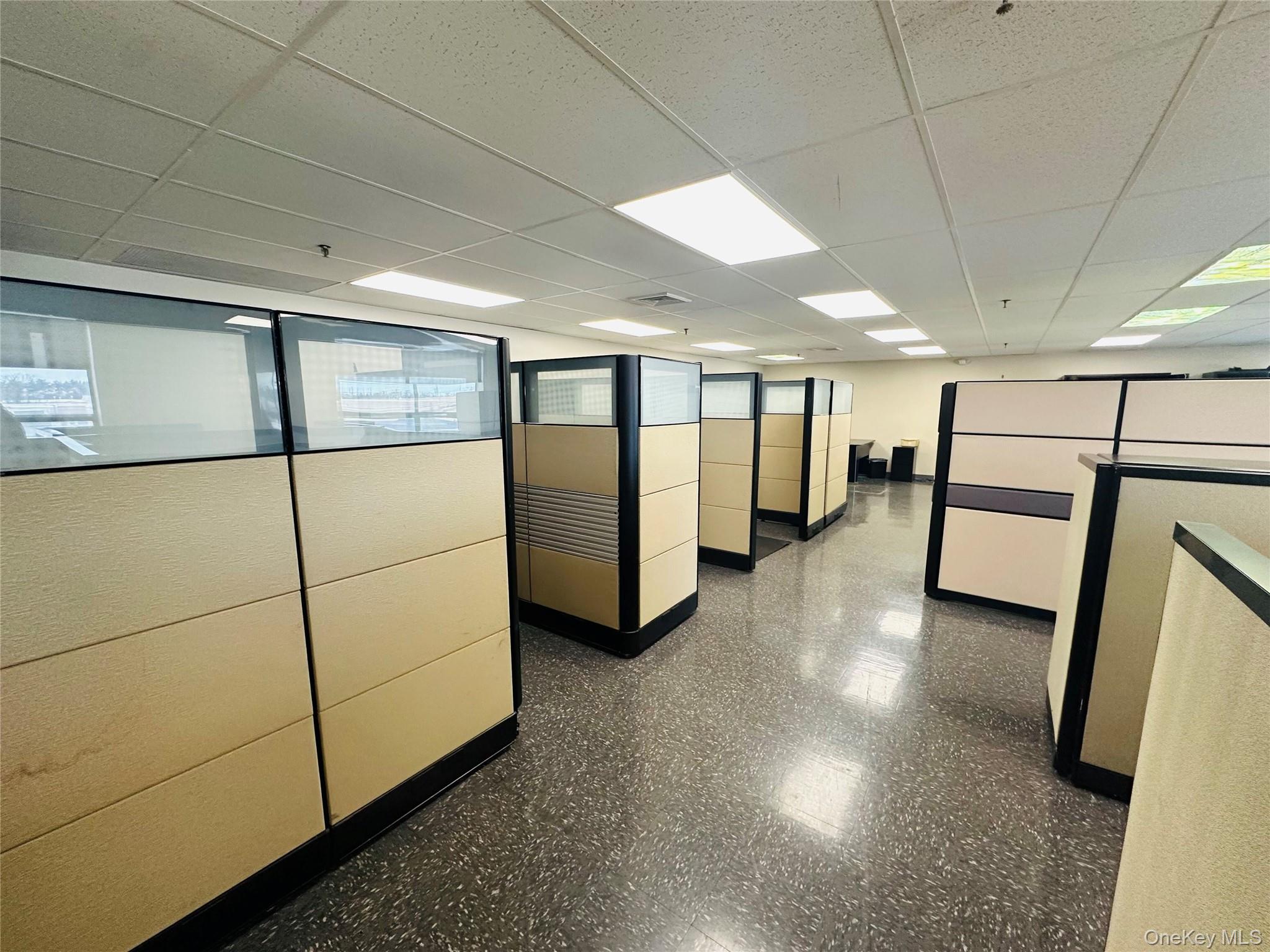 #7 photo, 95 State Street, ناسو Westbury , NY 11590