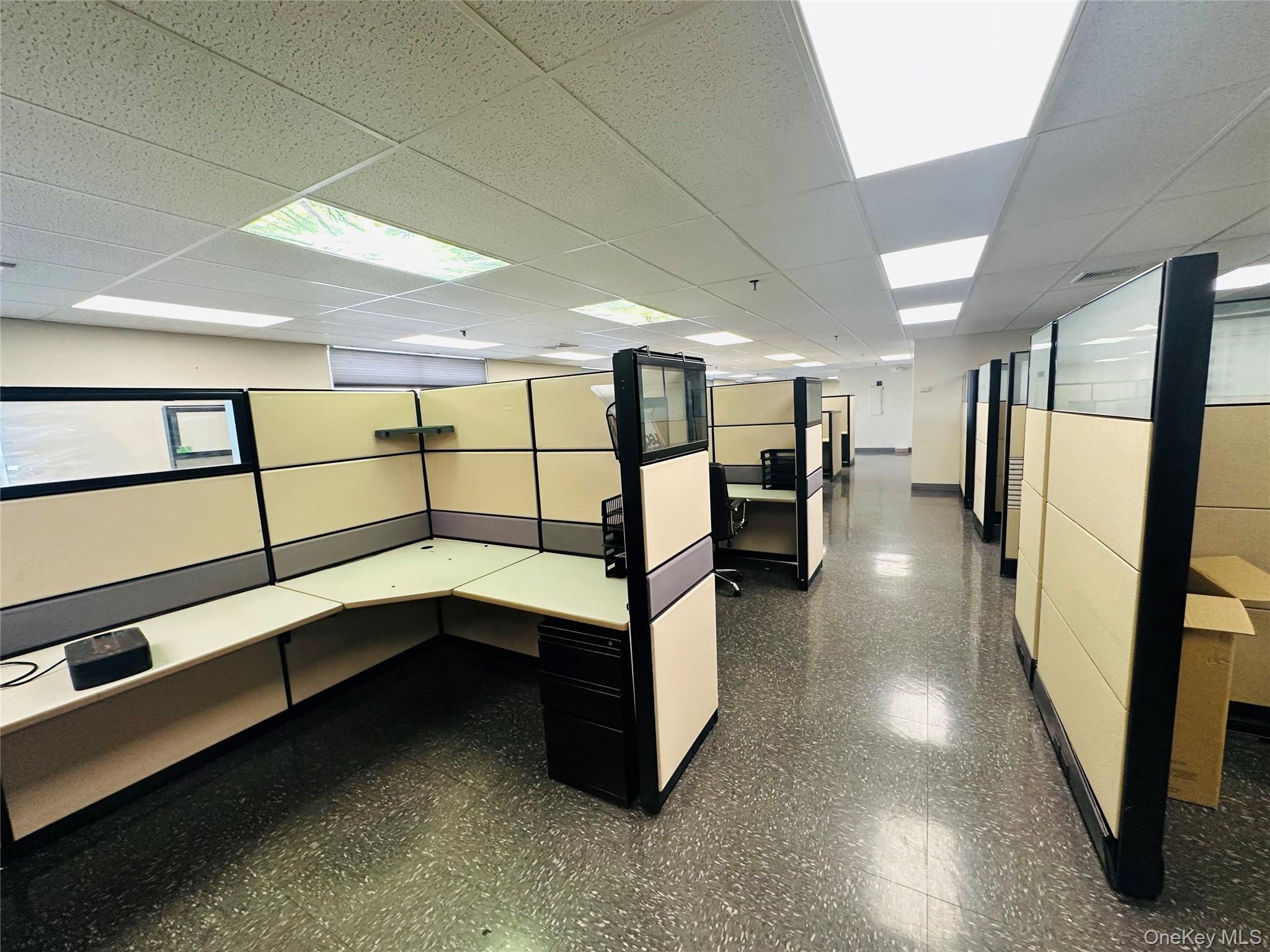 #8 photo, 95 State Street, ناسو Westbury , NY 11590