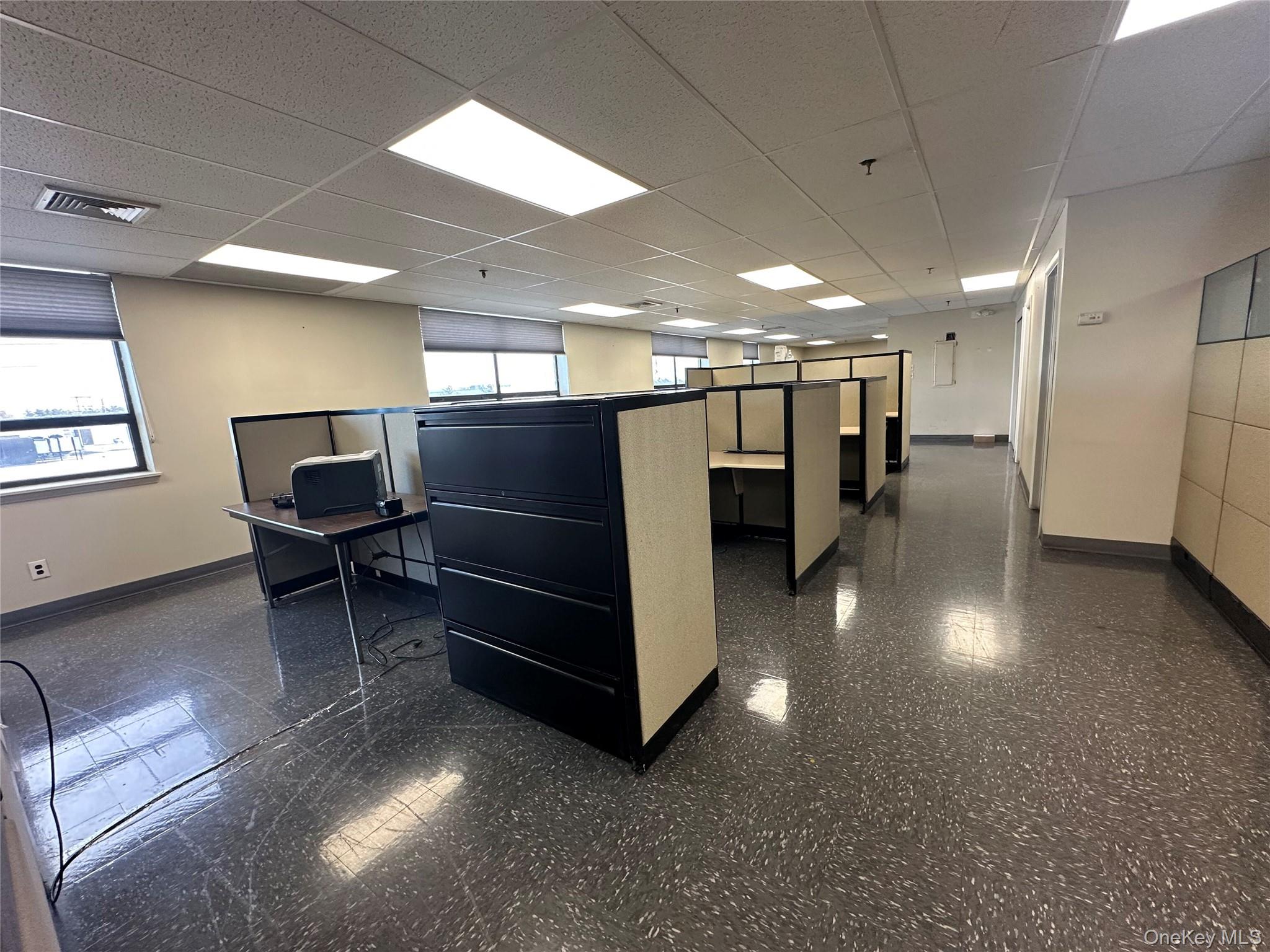 #9 photo, 95 State Street, ناسو Westbury , NY 11590