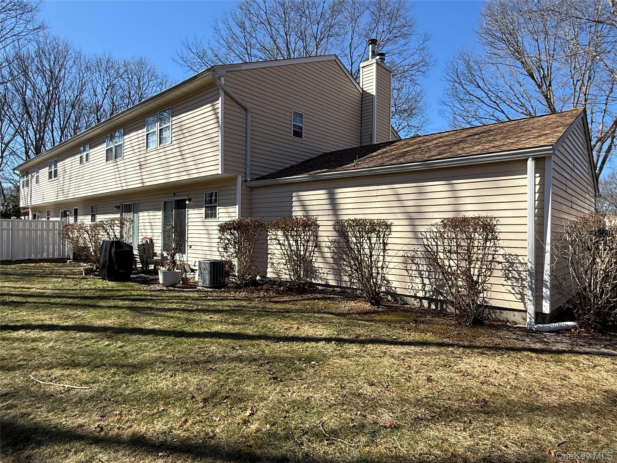 #20 photo, 12 Paine Commons, Yaphank , NY 11980