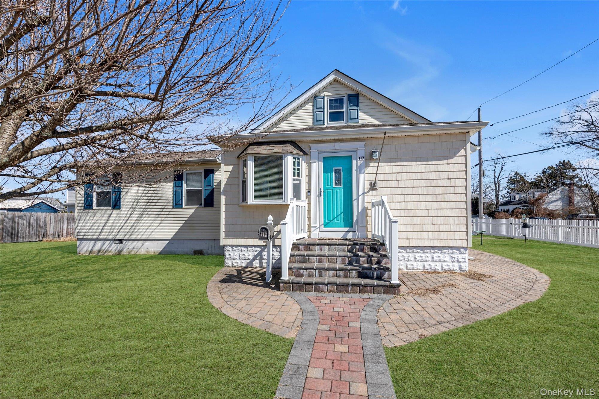 #1 photo, 117 Avenue B, سوفولك West Babylon , NY 11704