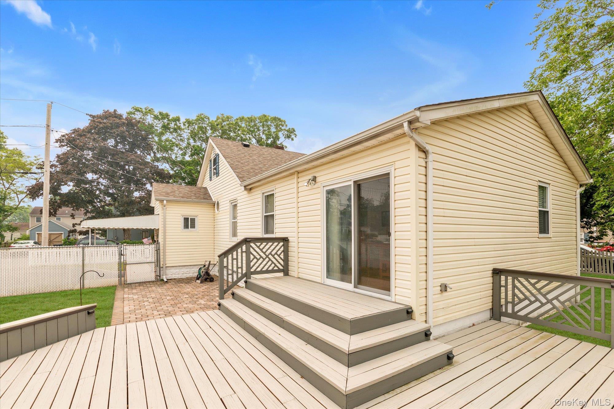 #17 photo, 117 Avenue B, سوفولك West Babylon , NY 11704