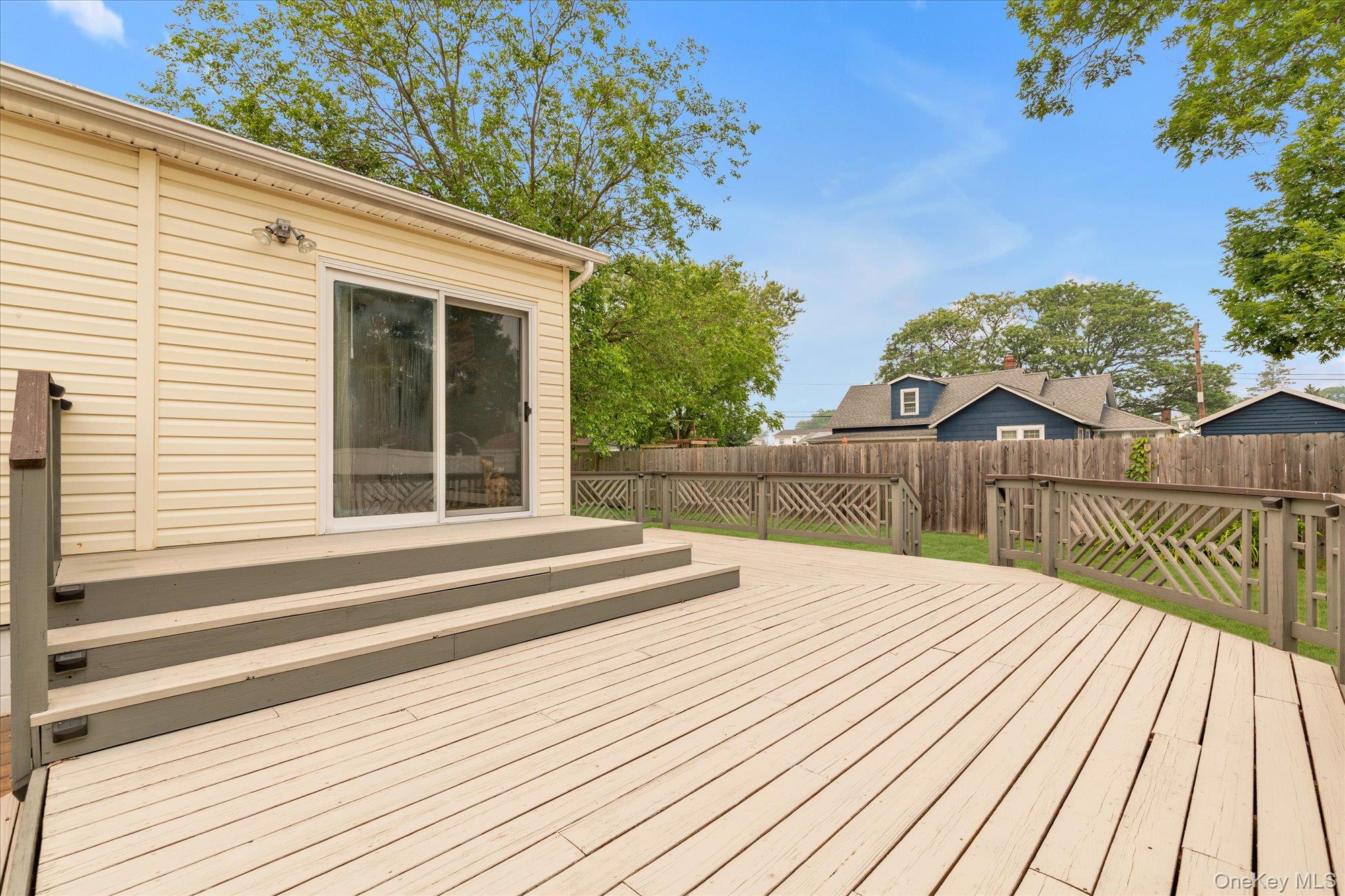 #18 photo, 117 Avenue B, سوفولك West Babylon , NY 11704