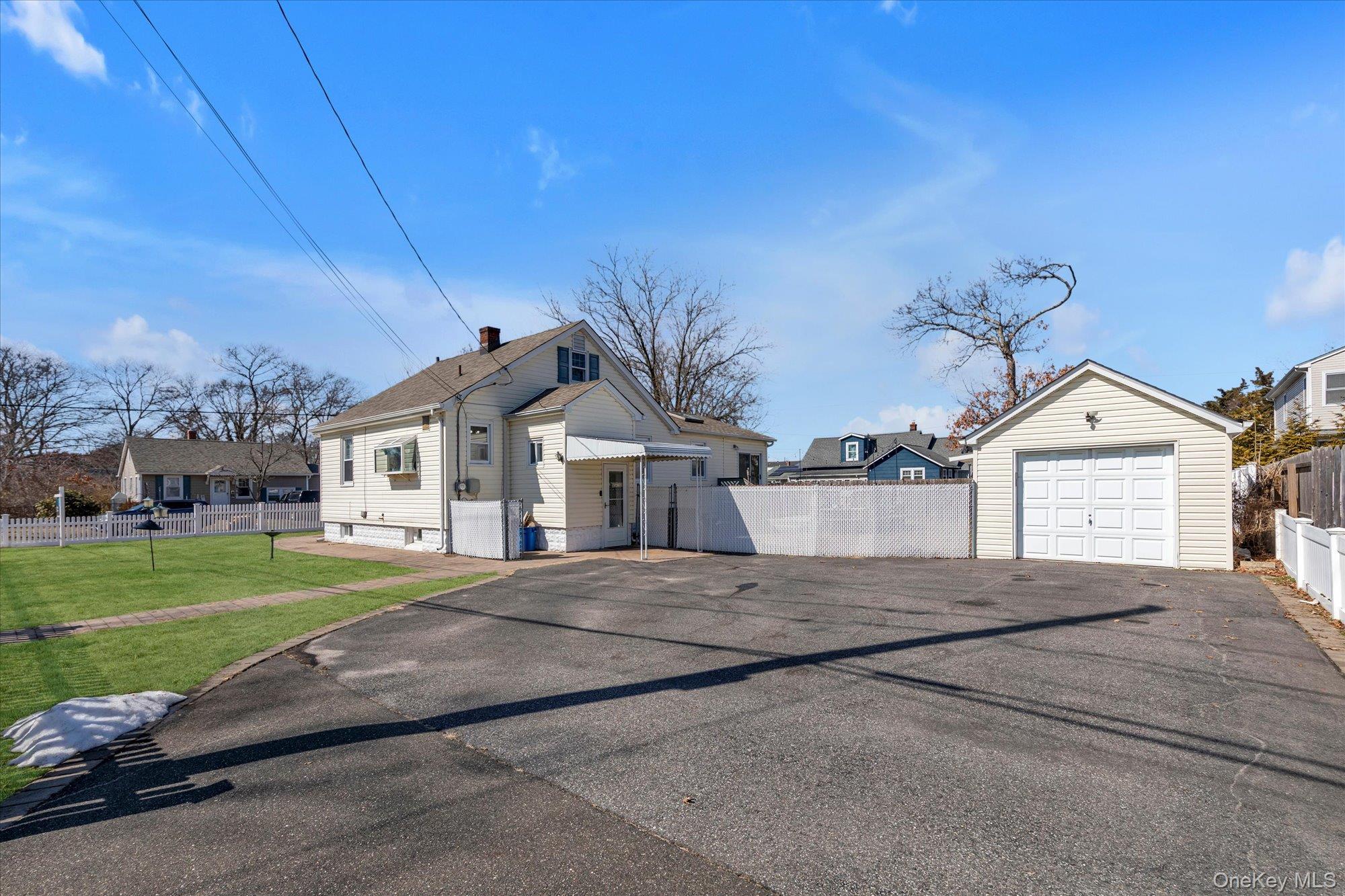 #20 photo, 117 Avenue B, سوفولك West Babylon , NY 11704