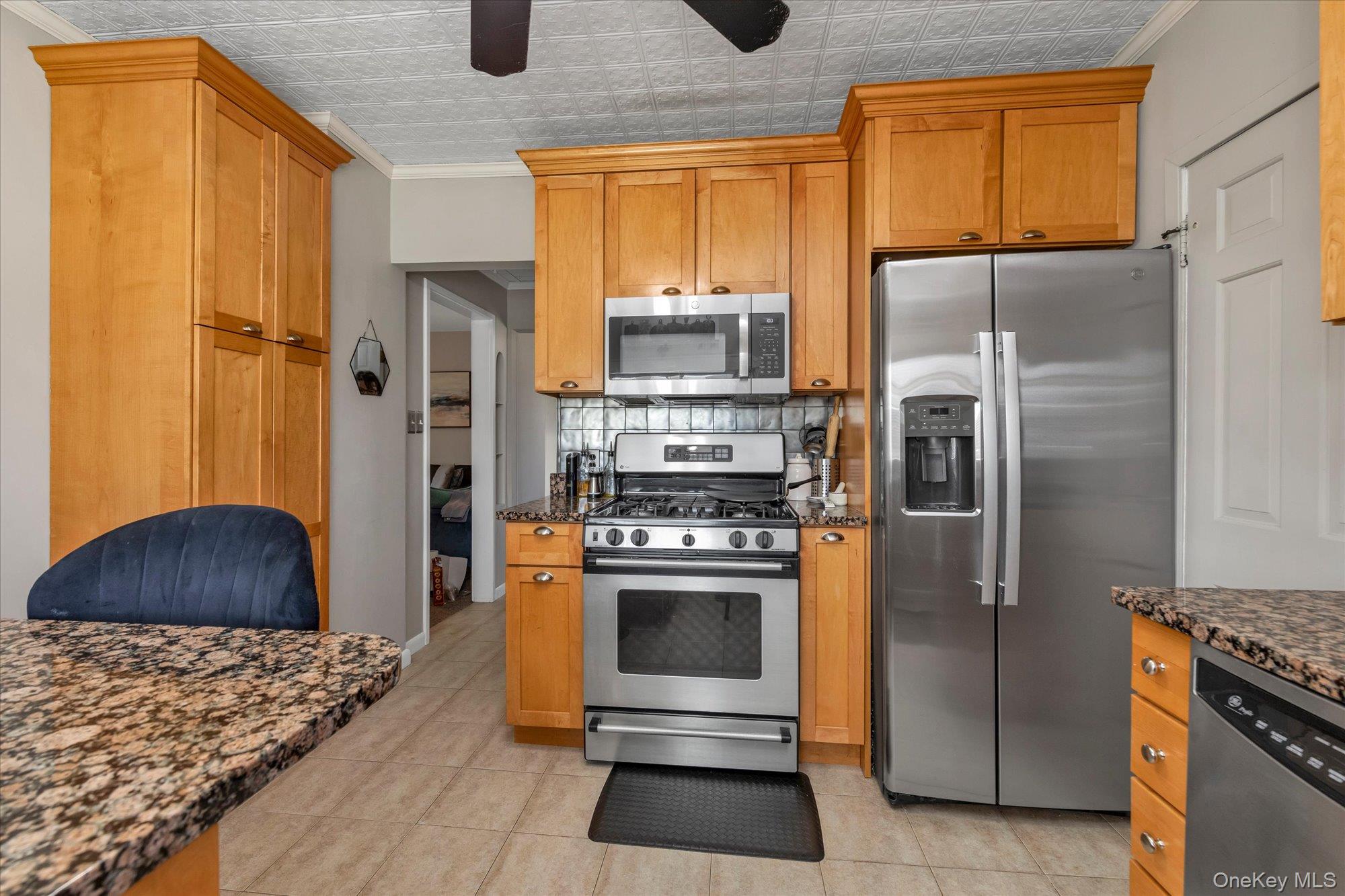 #7 photo, 117 Avenue B, سوفولك West Babylon , NY 11704