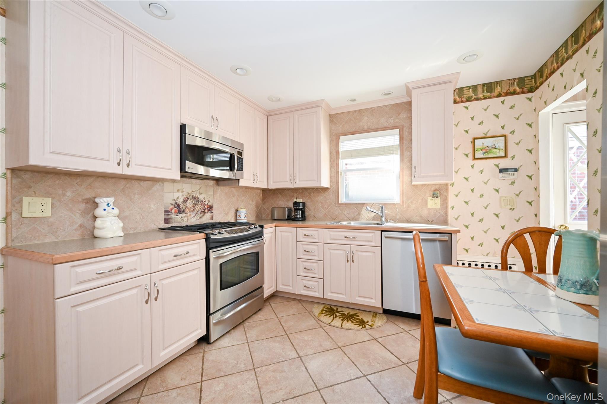 #4 photo, 45-18 166th Street, Flushing , NY 11358