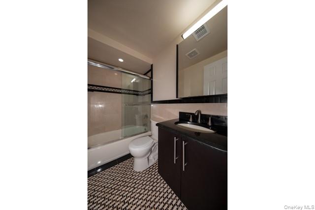 #9 photo, 102 Tudor Lane, Middle Island , NY 11953