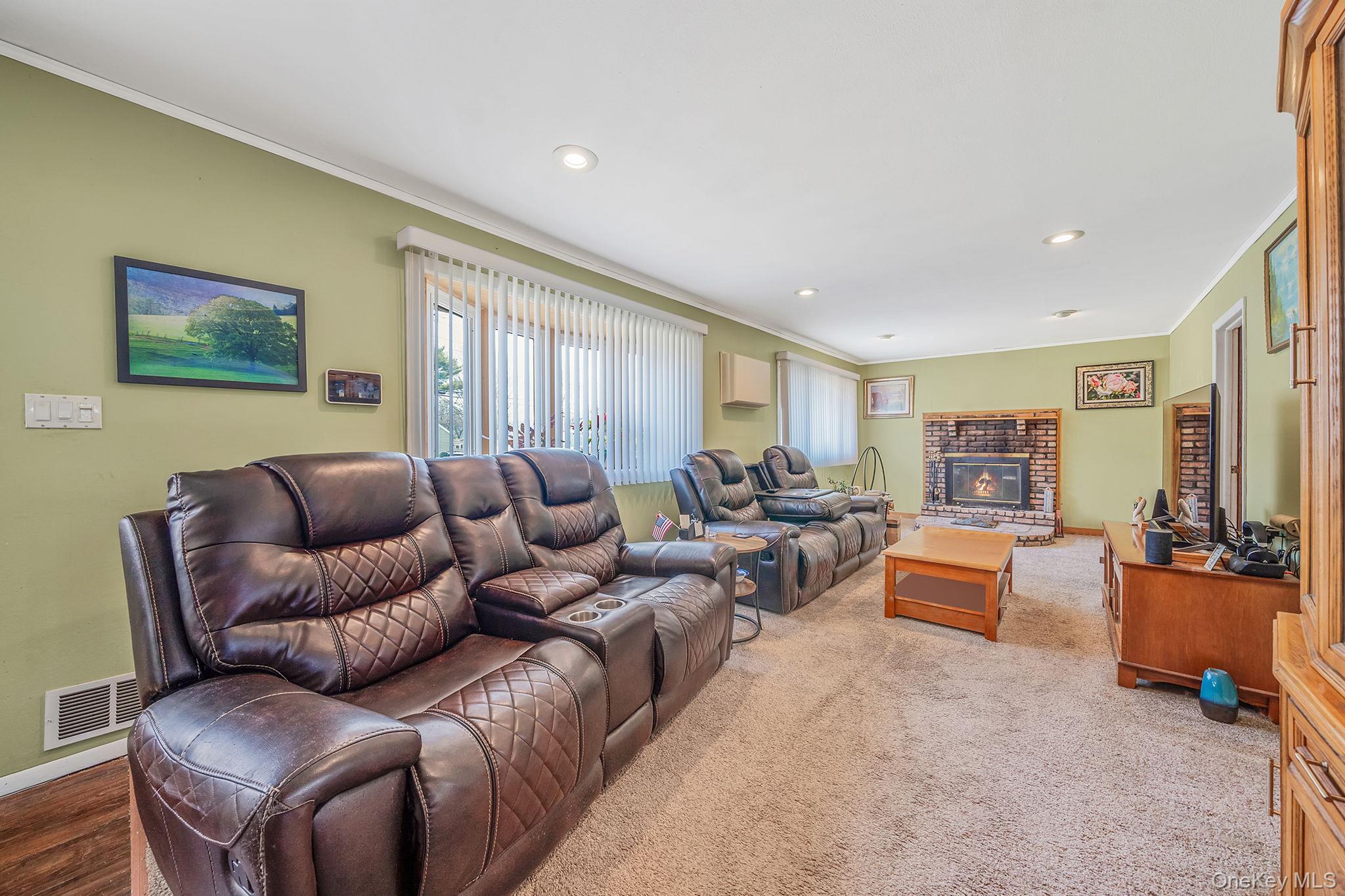 #13 photo, 156 Gibbs Road, سوفولك Central Islip , NY 11722